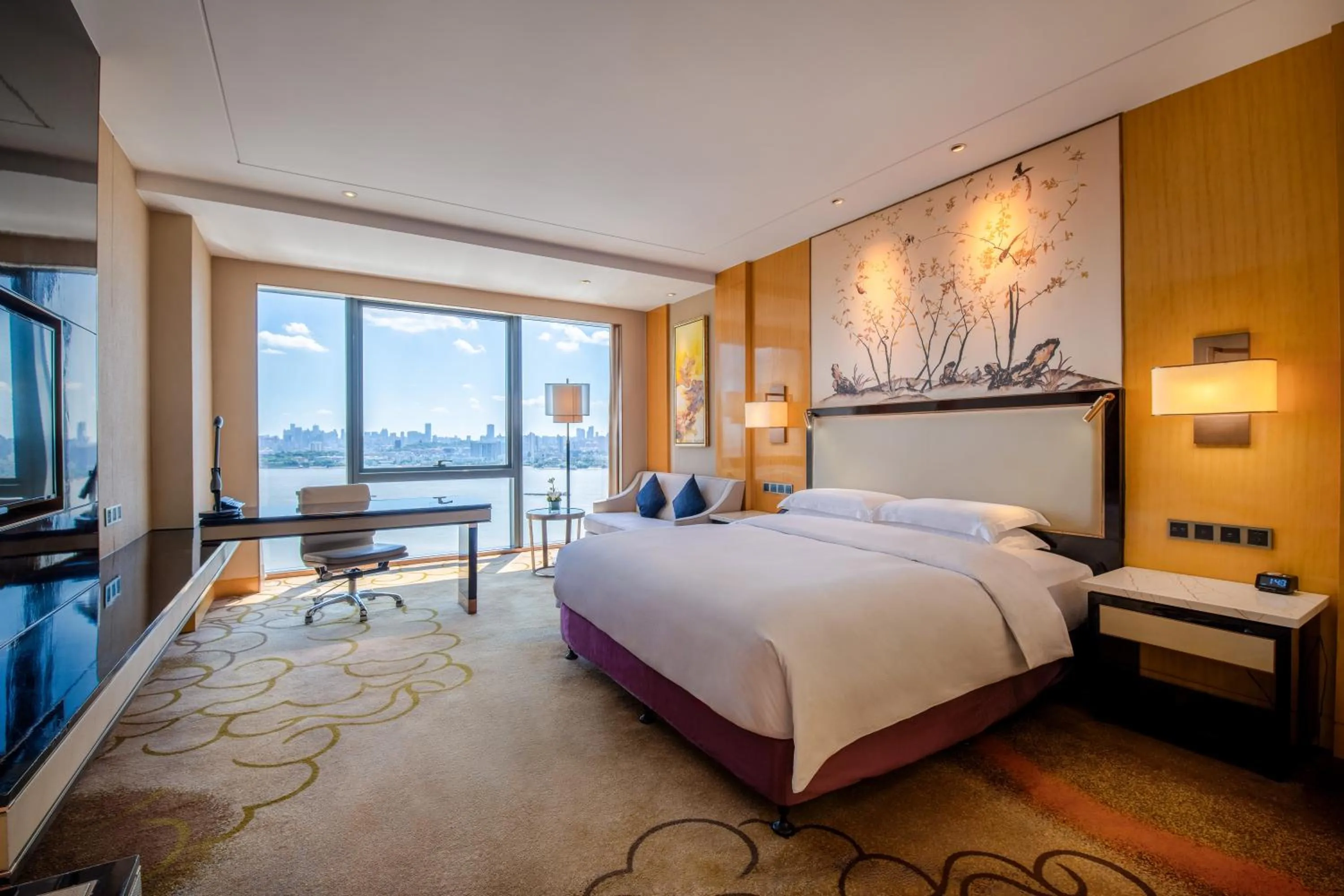 Photo of the whole room, Bed in Hilton Wuhan Yangtze Riverside