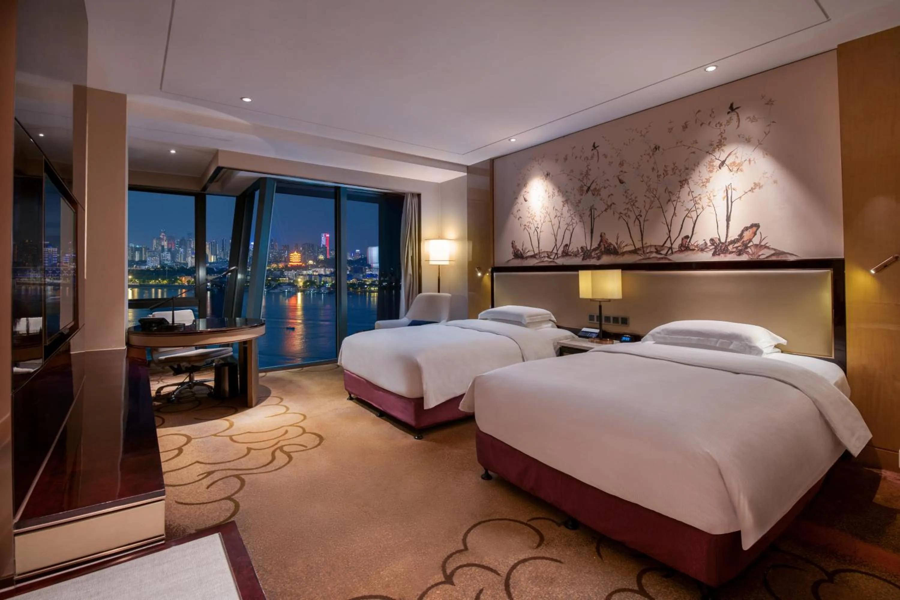 Photo of the whole room, Bed in Hilton Wuhan Yangtze Riverside