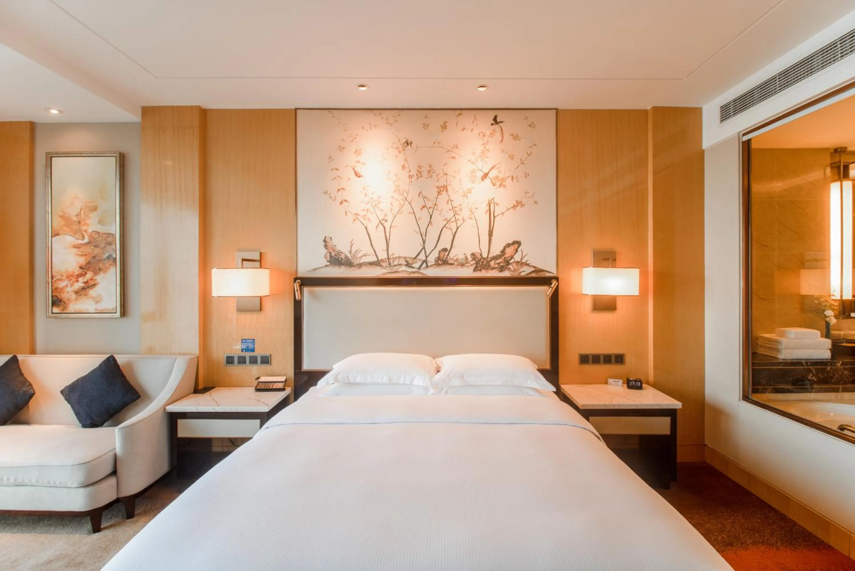 King Room - Mobility Access in Hilton Wuhan Yangtze Riverside