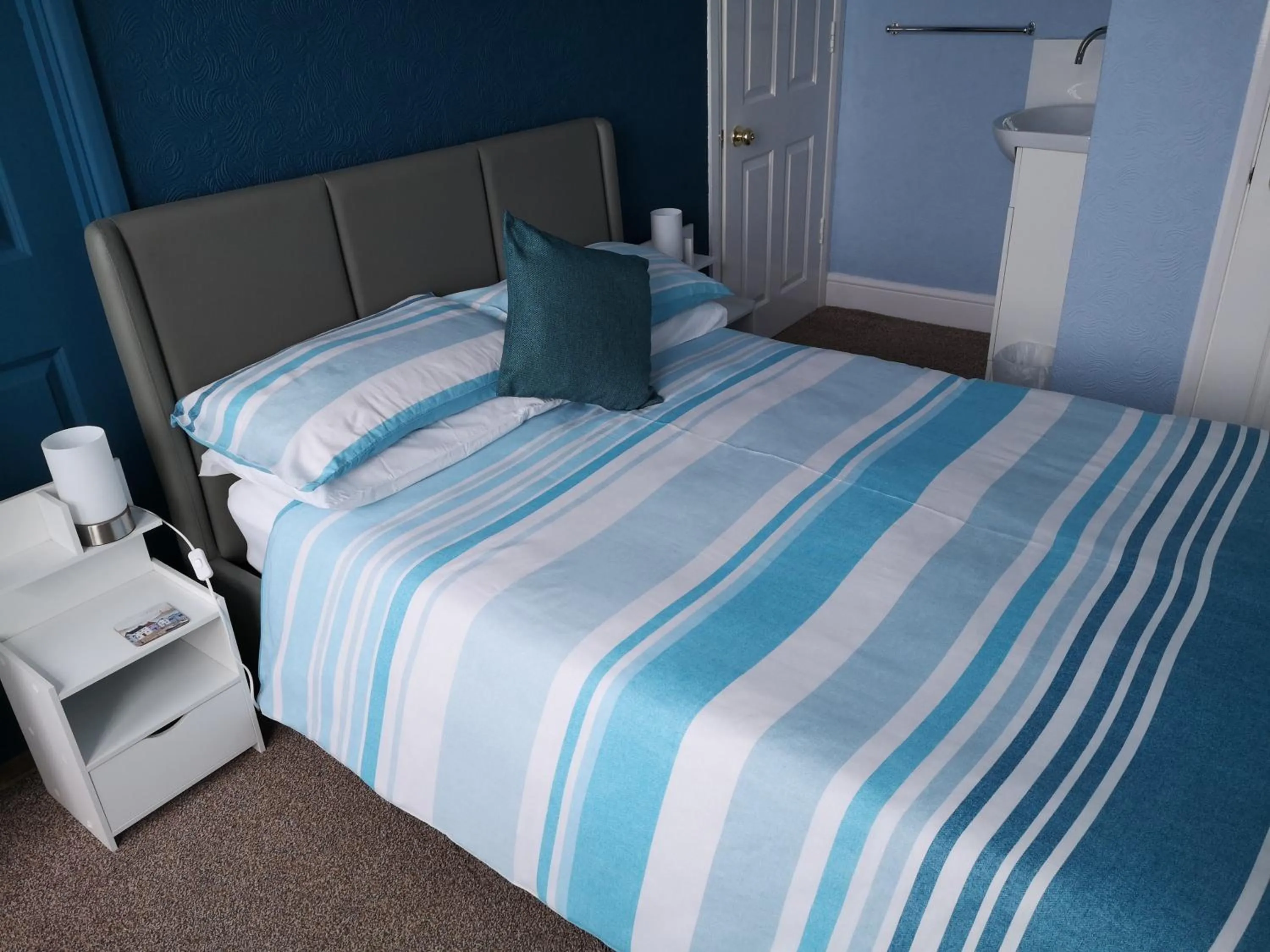 Bedroom, Bed in The Phoenix Guest House