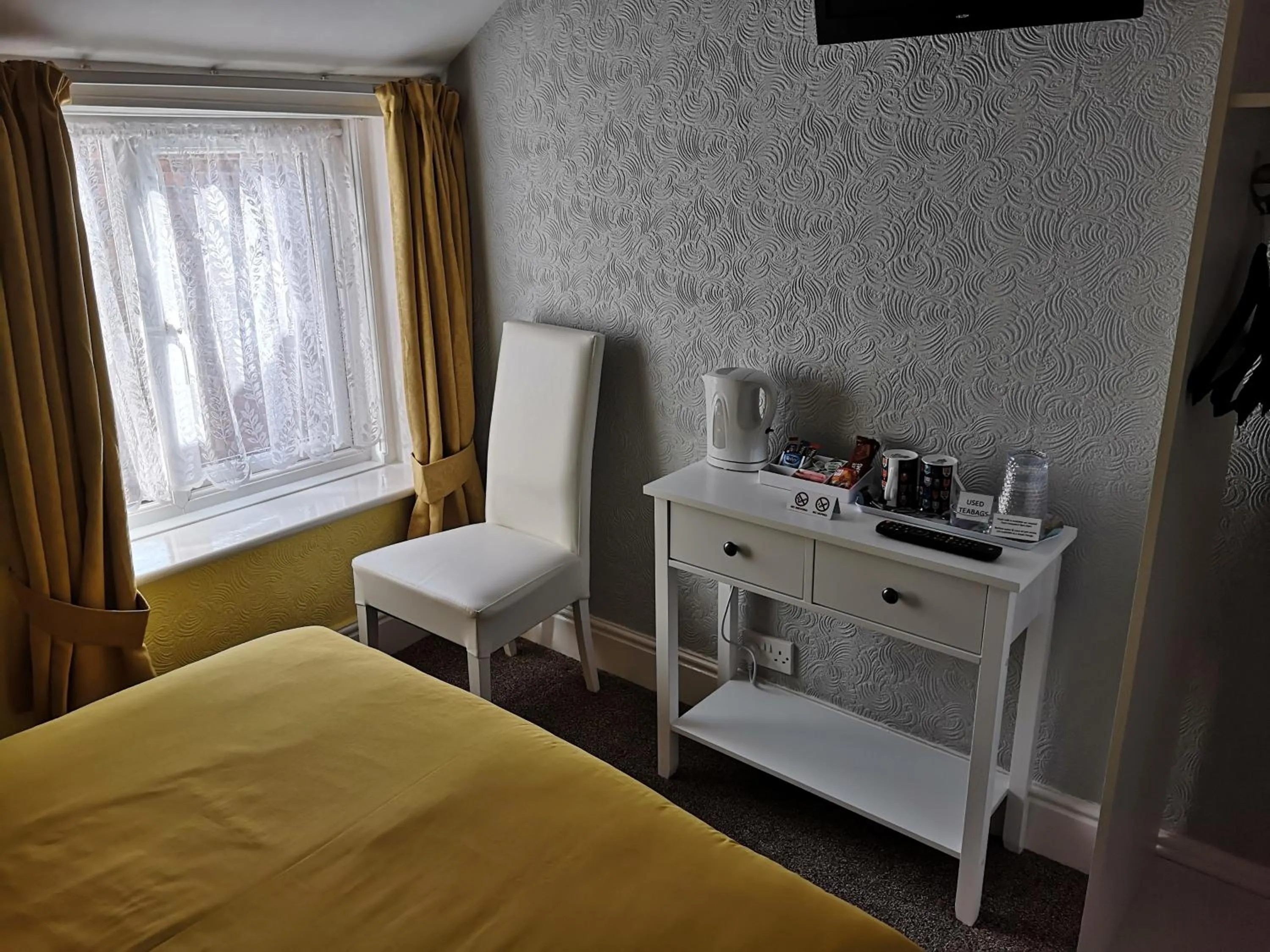 Bedroom, Bed in The Phoenix Guest House