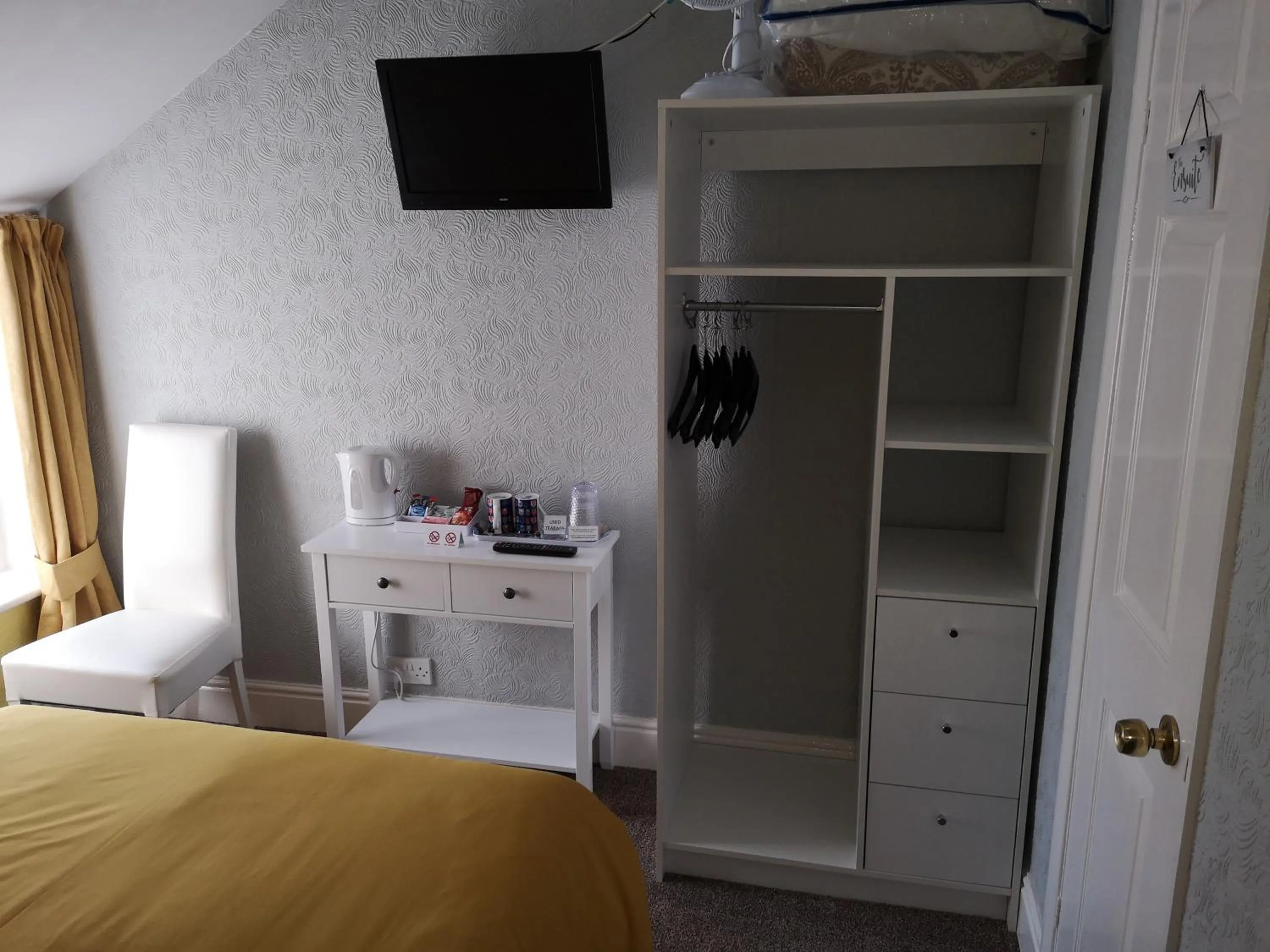 Bedroom, Bed in The Phoenix Guest House