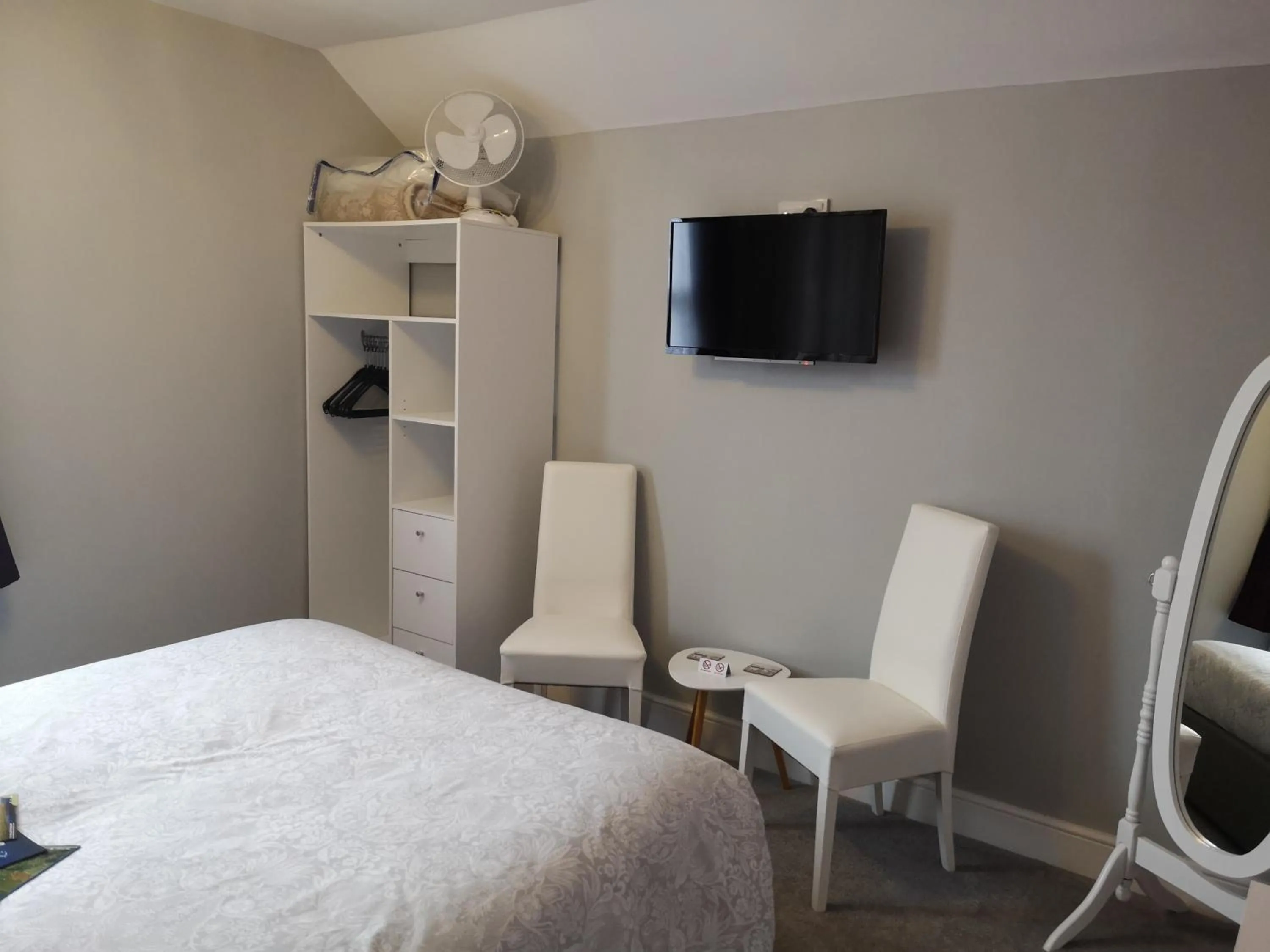 Bedroom, Bed in The Phoenix Guest House