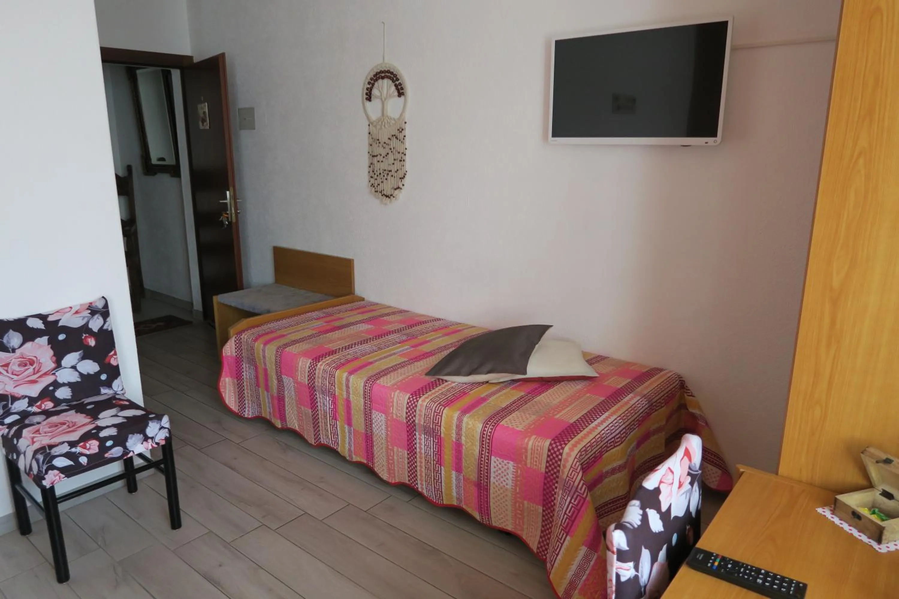 Photo of the whole room in L'Union B&B - Chambres d'hôtes