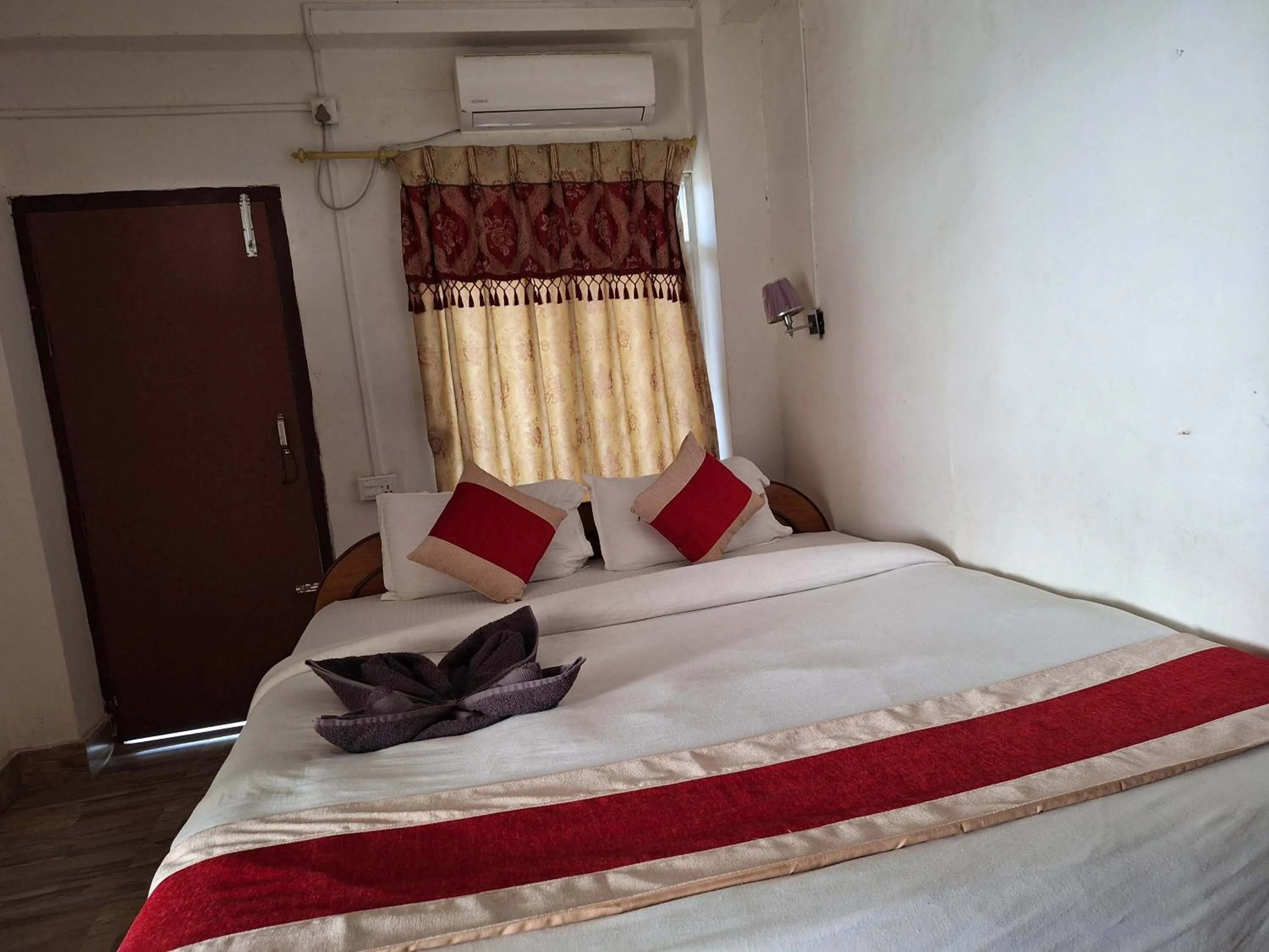 Bed in Hotel Shiva's Dream