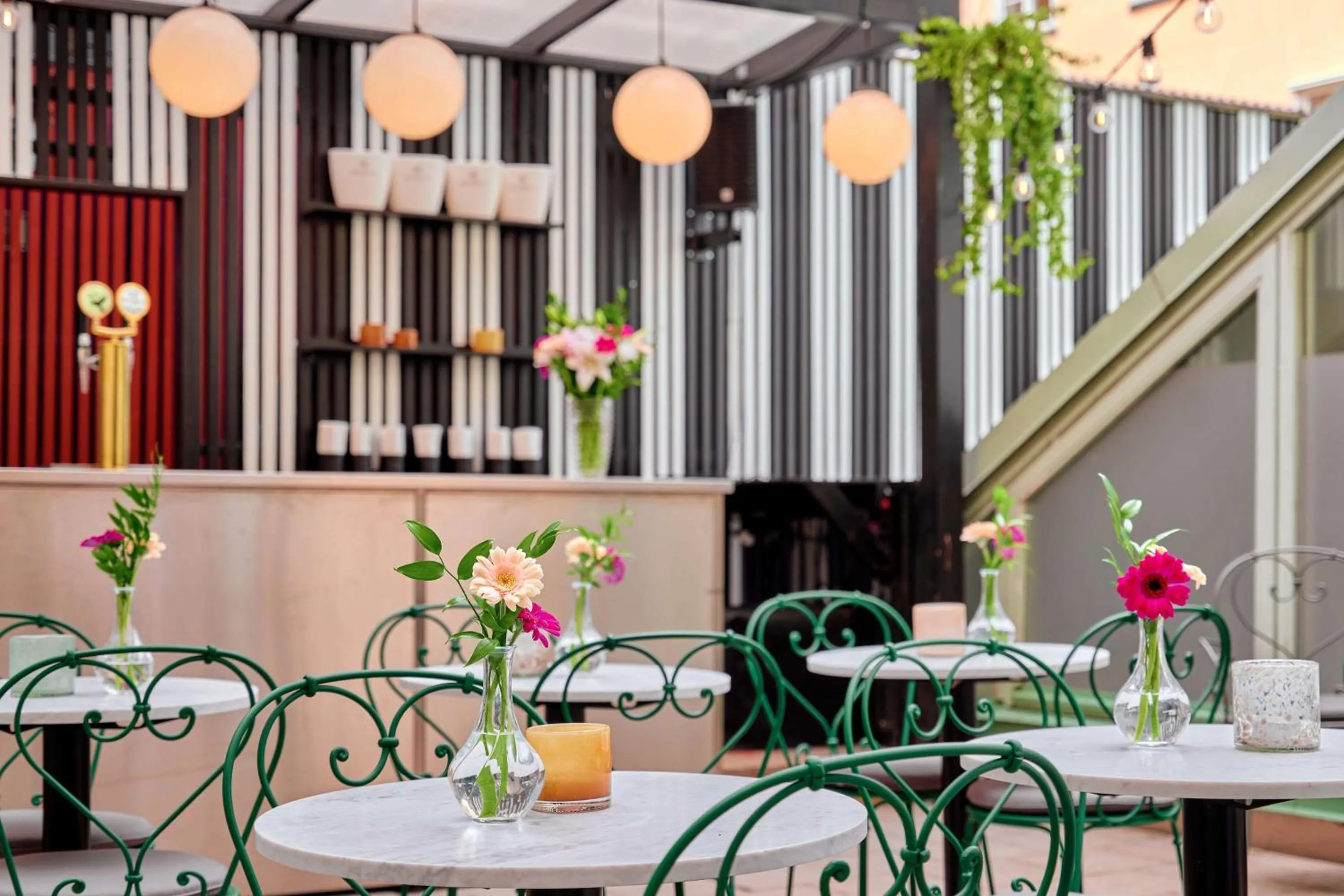 Lounge or bar in Best Western and hotel