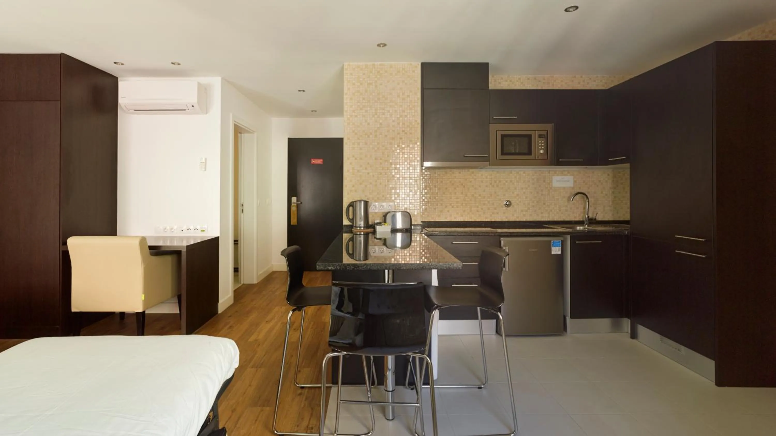 Kitchen or kitchenette in Lisbon City Apartments & Suites by City Hotels