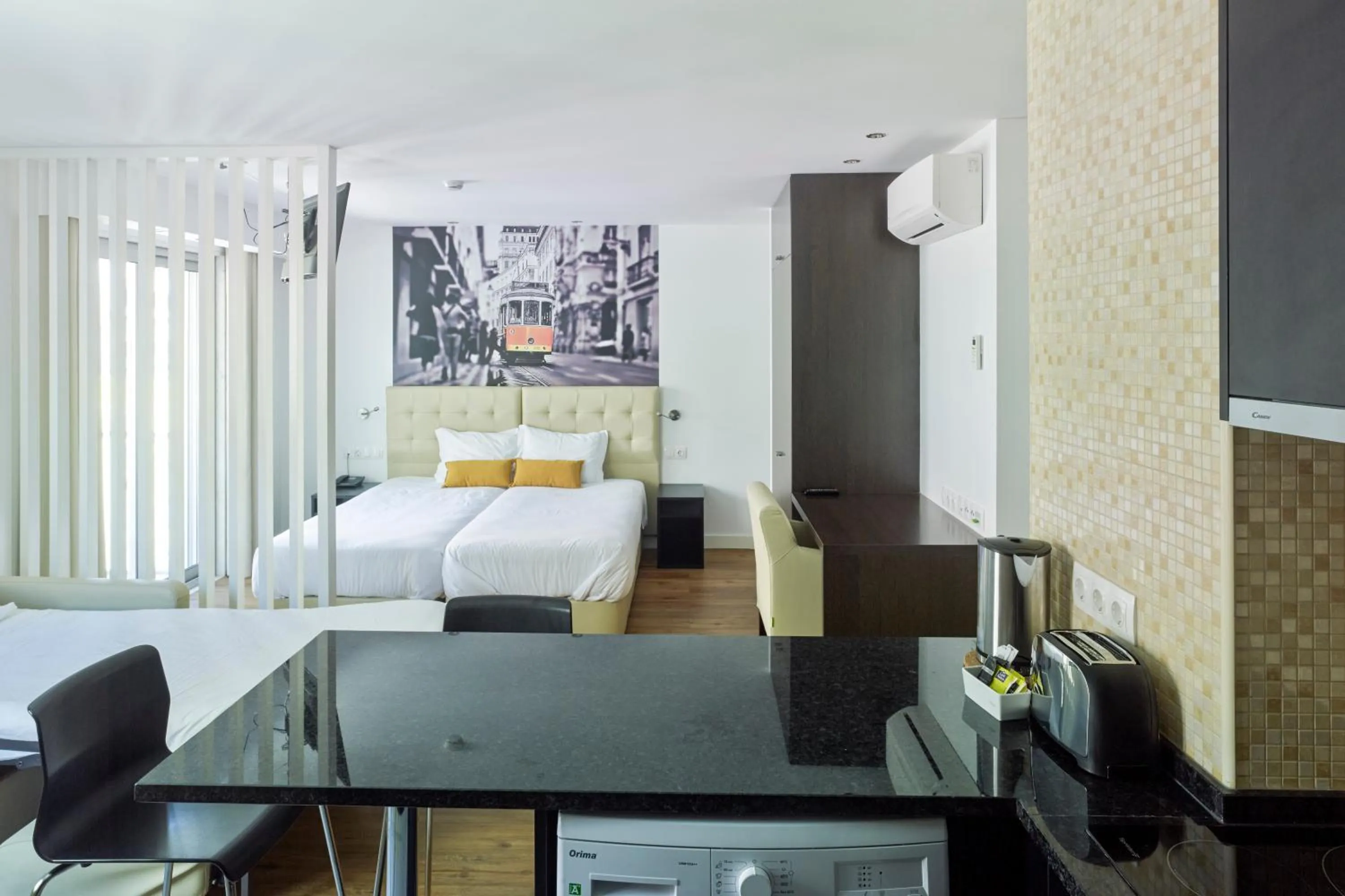 Day, Bed in Lisbon City Apartments & Suites by City Hotels