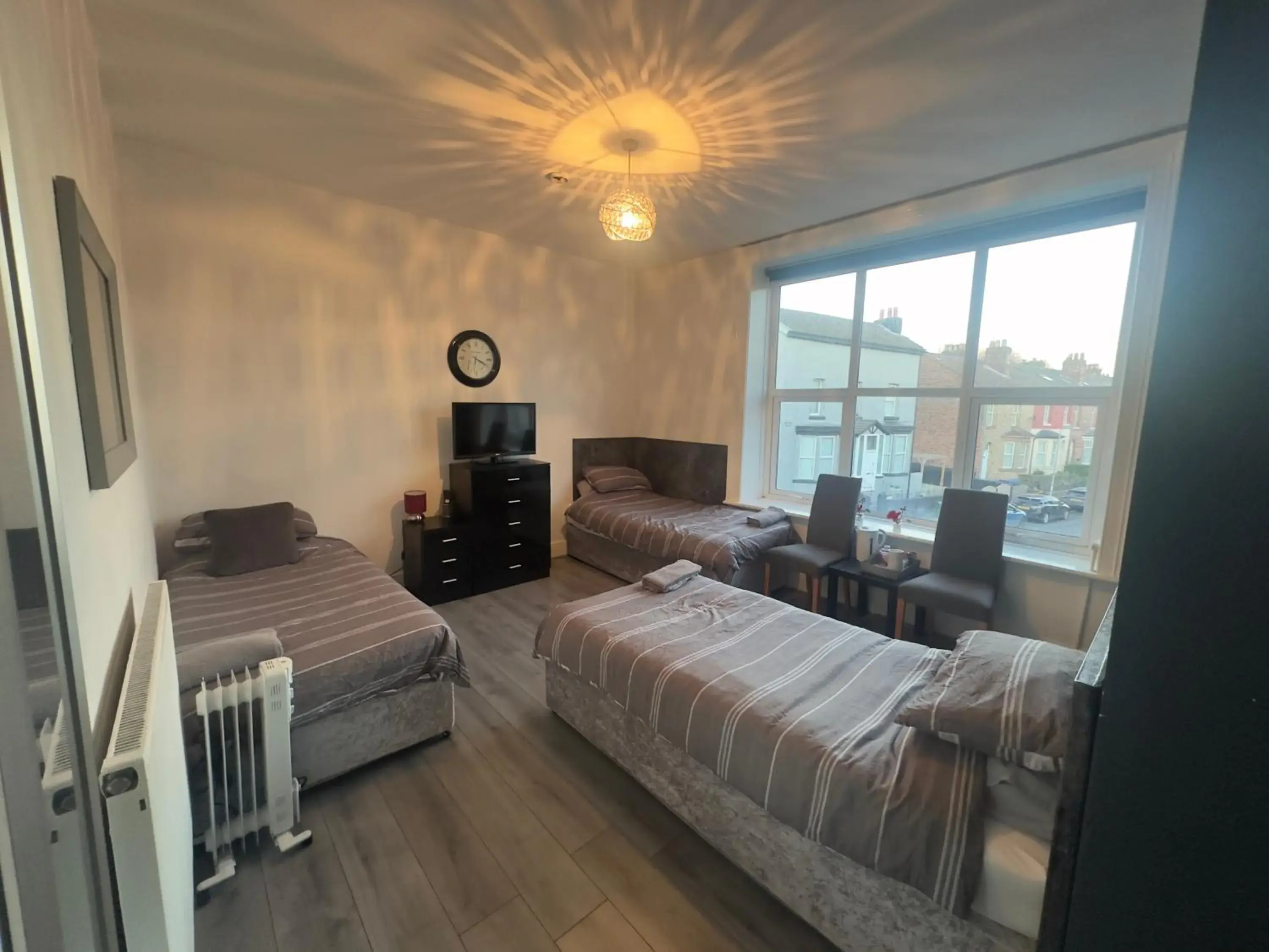 Triple Room with Shared Bathroom in The Prince Alfred Rooms Triple Room with Shared Bathroom in The Prince Alfred Rooms