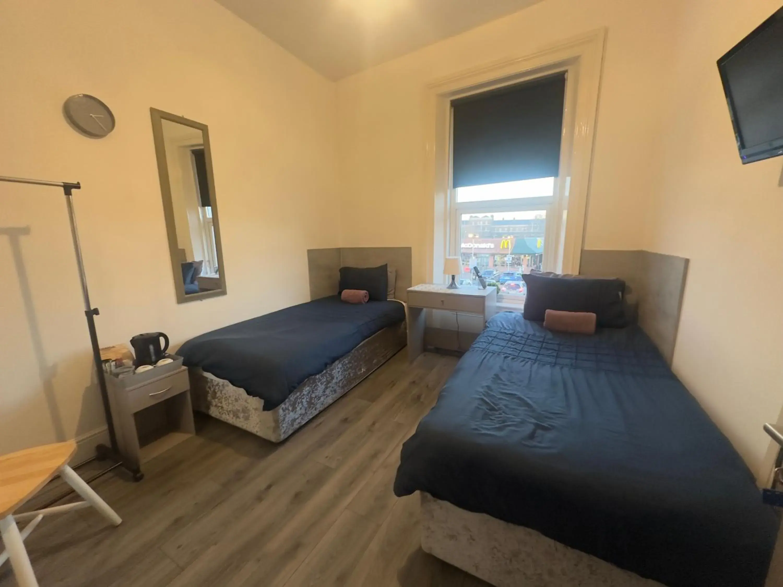 Standard Twin Room with Shared Bathroom in The Prince Alfred Rooms Standard Twin Room with Shared Bathroom in The Prince Alfred Rooms