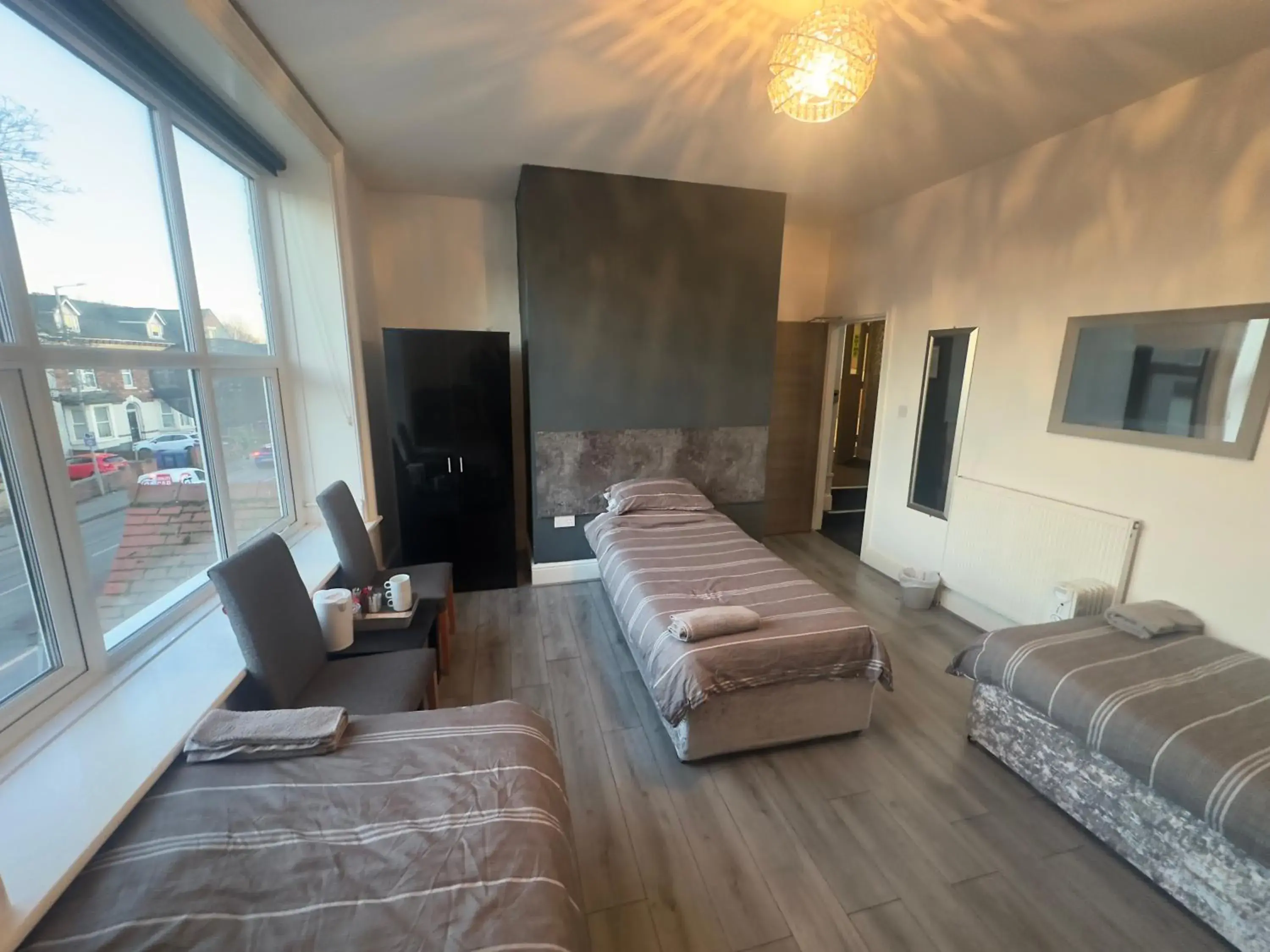 Triple Room with Shared Bathroom in The Prince Alfred Rooms Triple Room with Shared Bathroom in The Prince Alfred Rooms