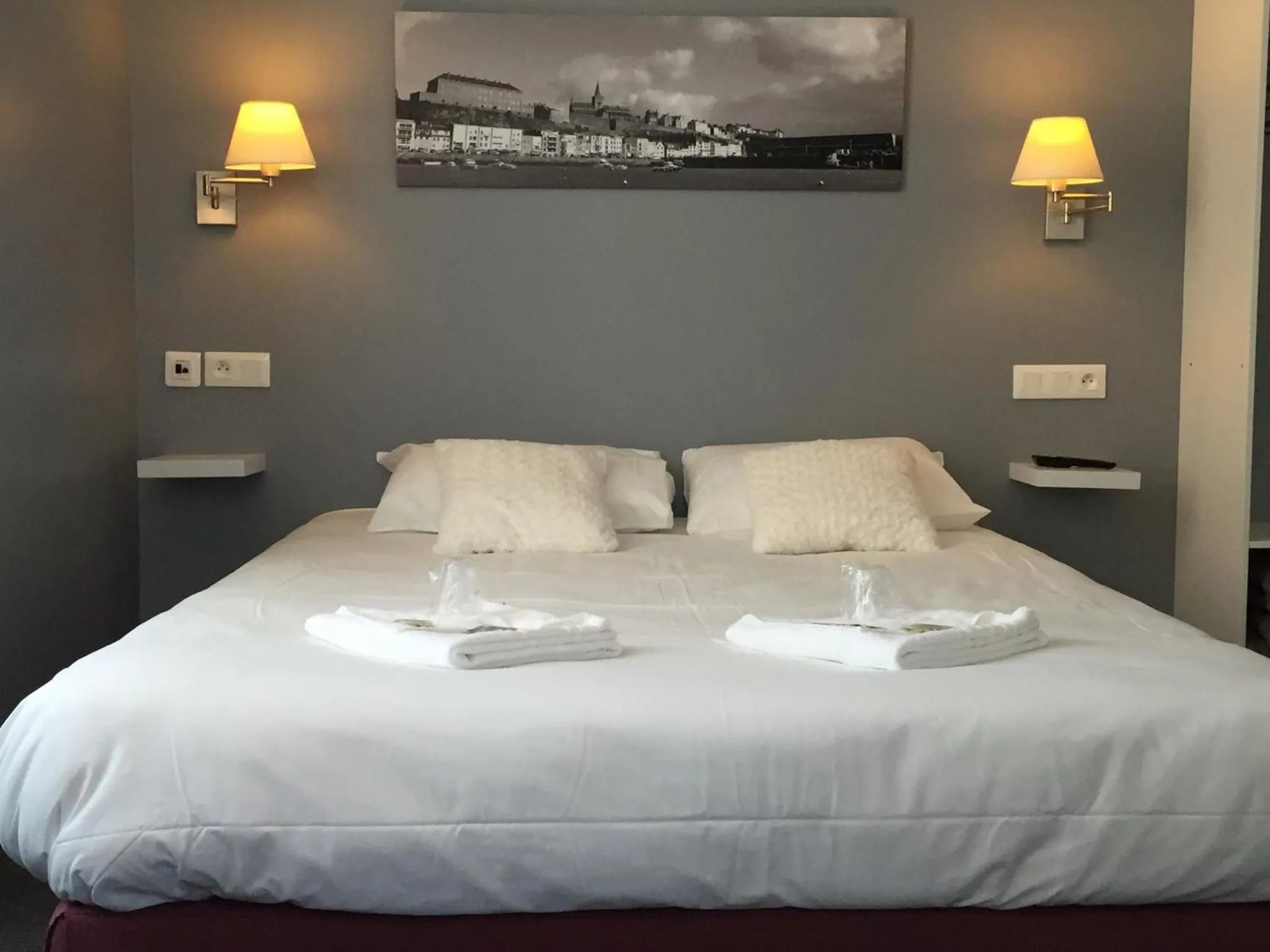 Bedroom, Bed in Au Bout Du Quai