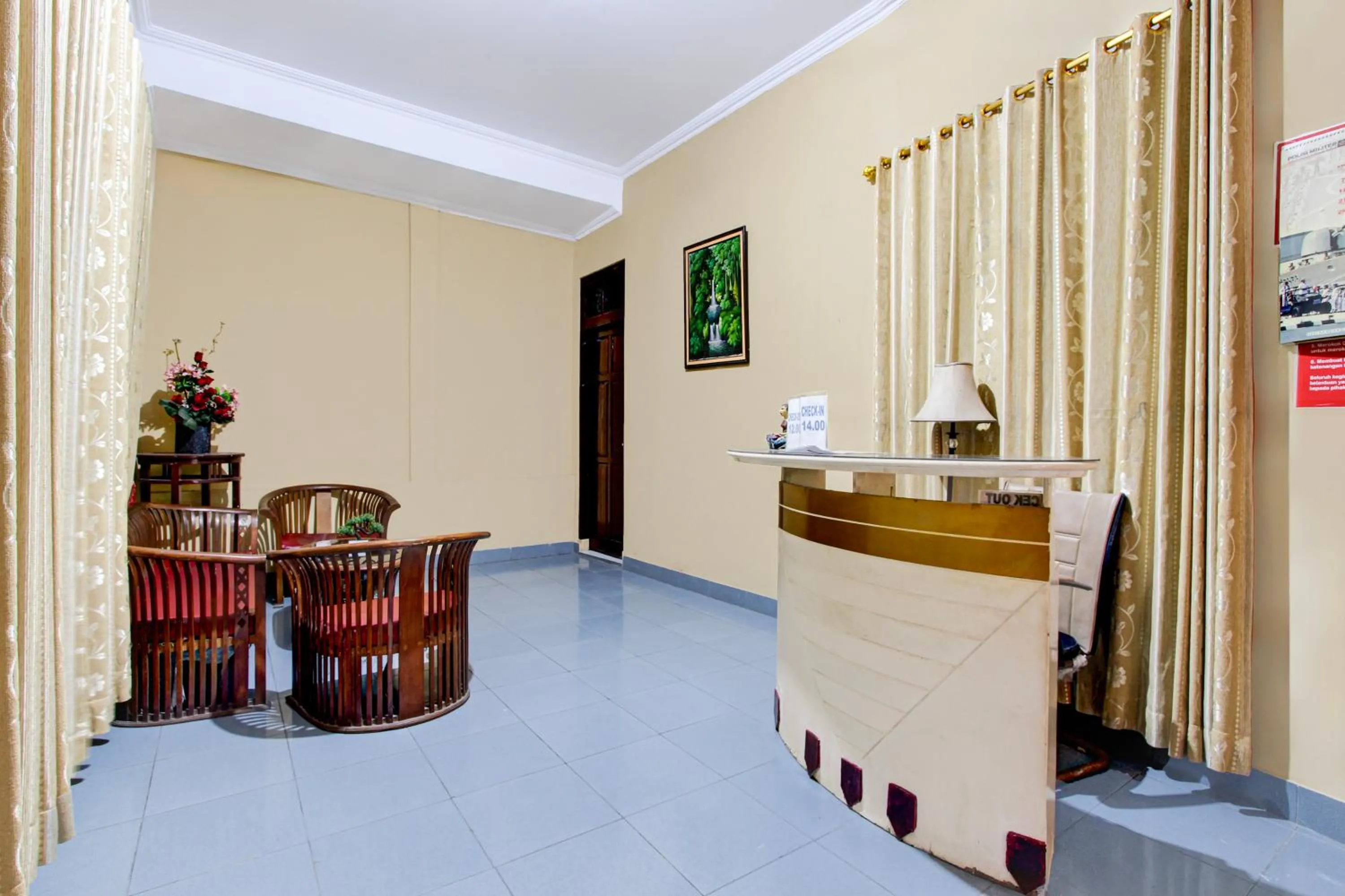 Lobby or reception in Hotel O Near Tugu Yogyakarta 2 formerly Monjali Inn