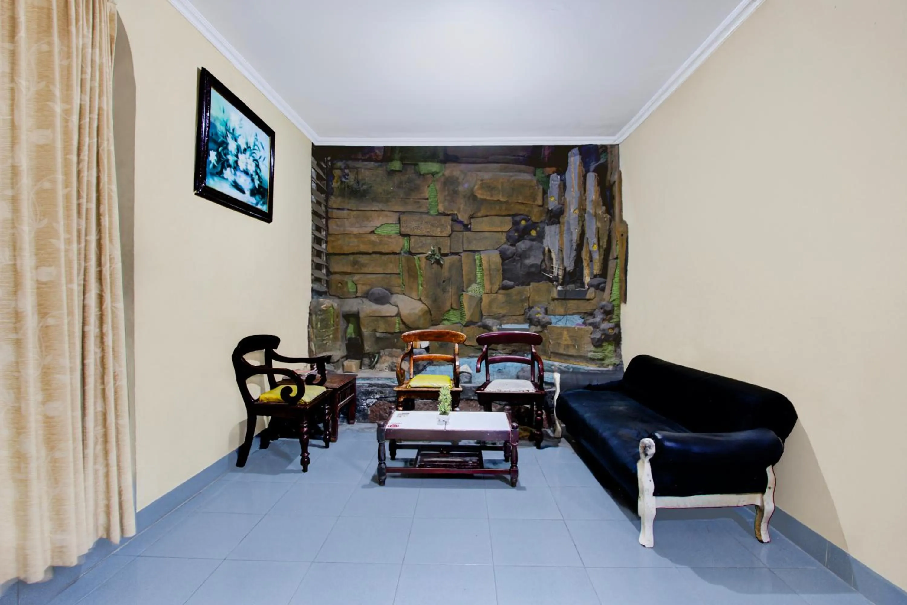 Seating area in Hotel O Near Tugu Yogyakarta 2 formerly Monjali Inn