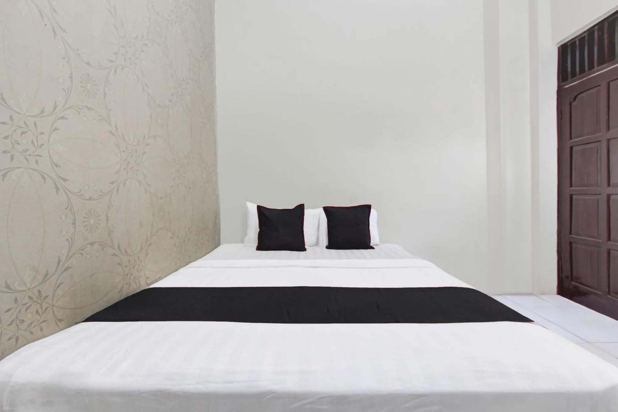 Bedroom, Bed in Hotel O Near Tugu Yogyakarta 2 formerly Monjali Inn