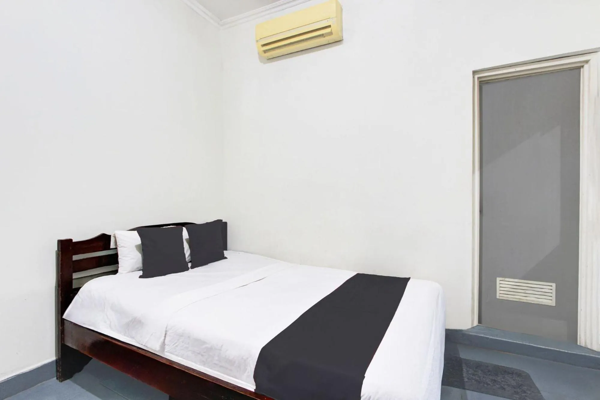 Bedroom, Bed in Hotel O Near Tugu Yogyakarta 2 formerly Monjali Inn