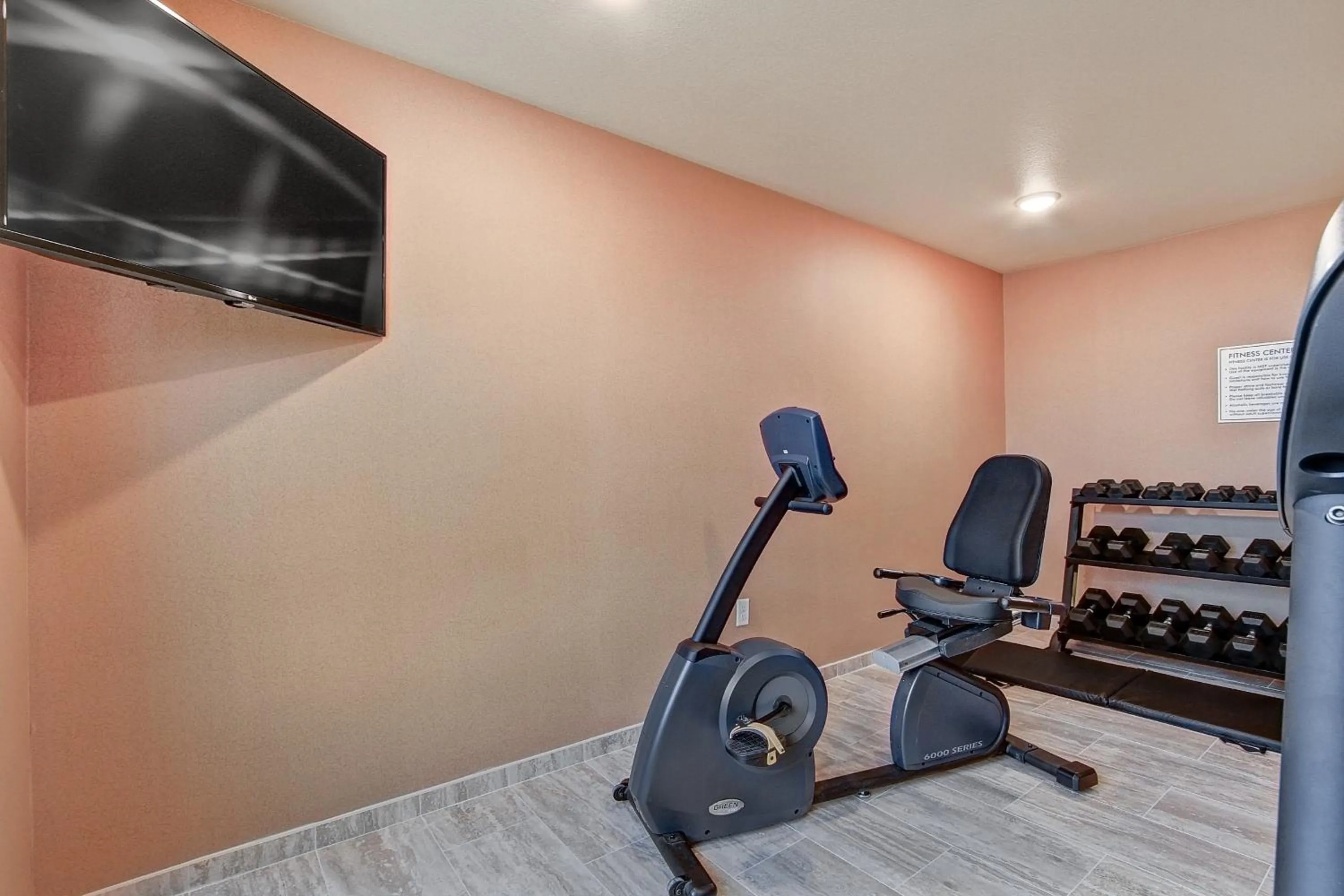 Fitness centre/facilities in Cobblestone Hotel & Suites Pulaski/Green Bay