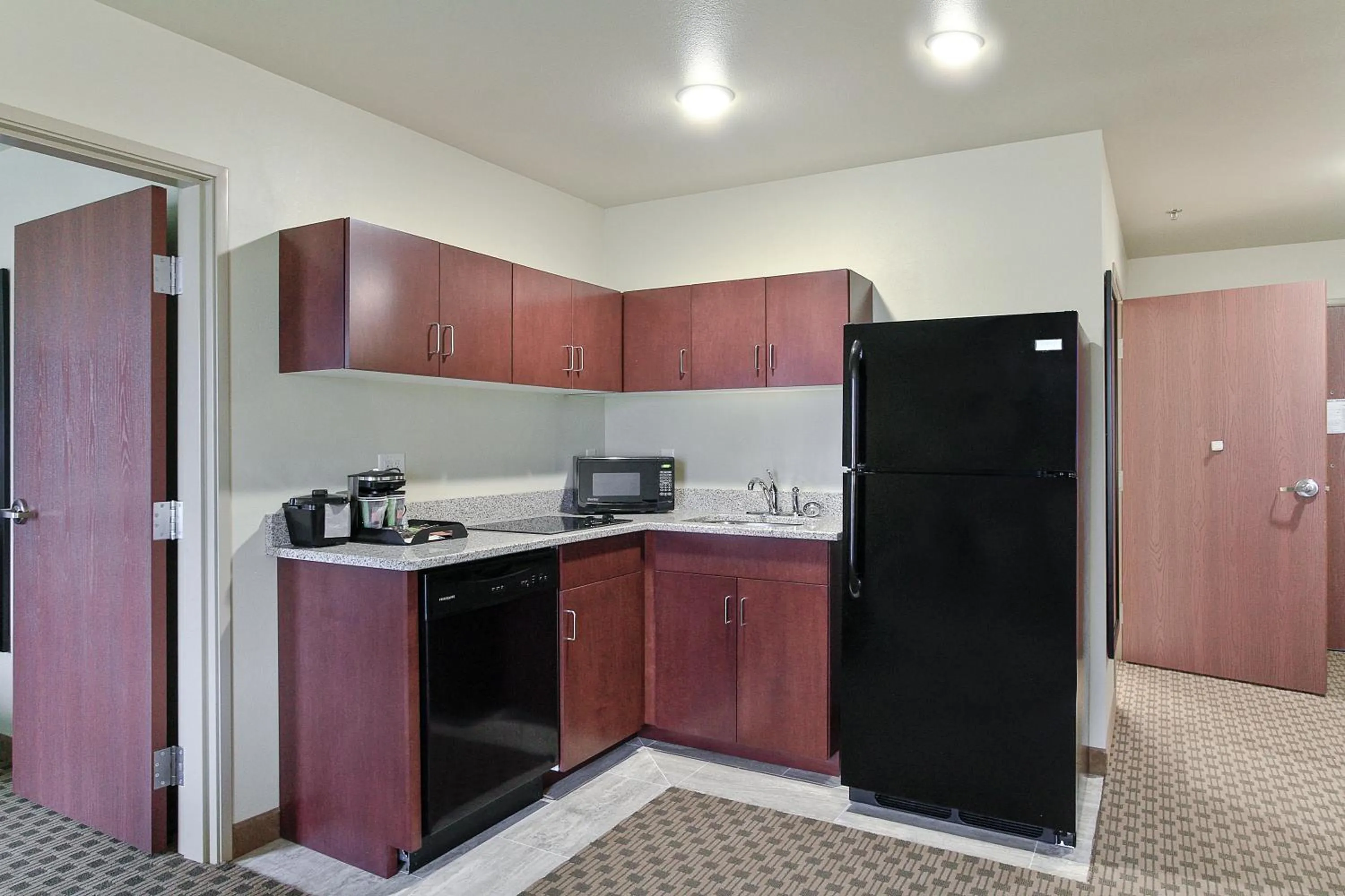 Coffee/tea facilities in Cobblestone Hotel & Suites Pulaski/Green Bay