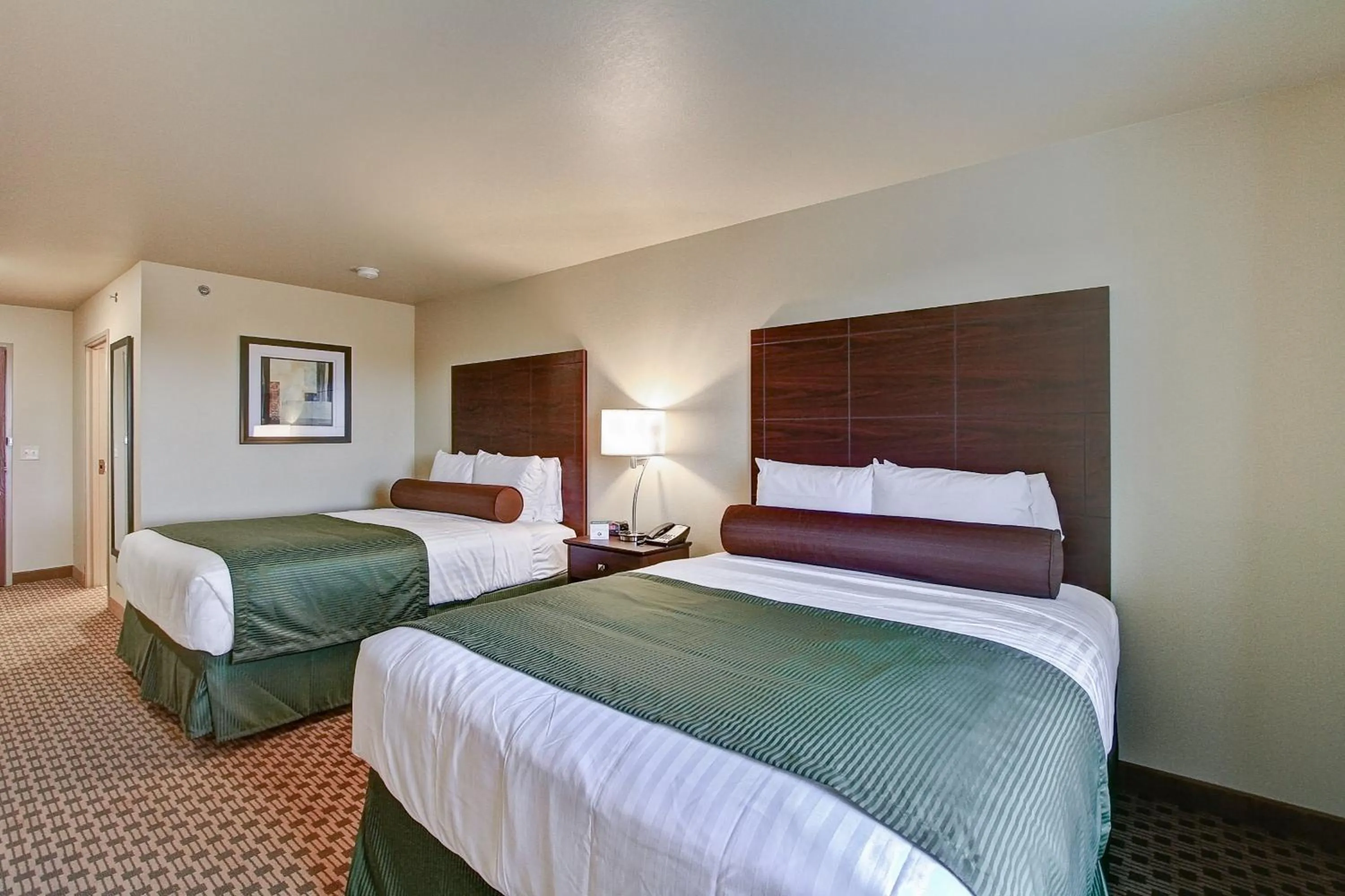 Bed in Cobblestone Hotel & Suites Pulaski/Green Bay