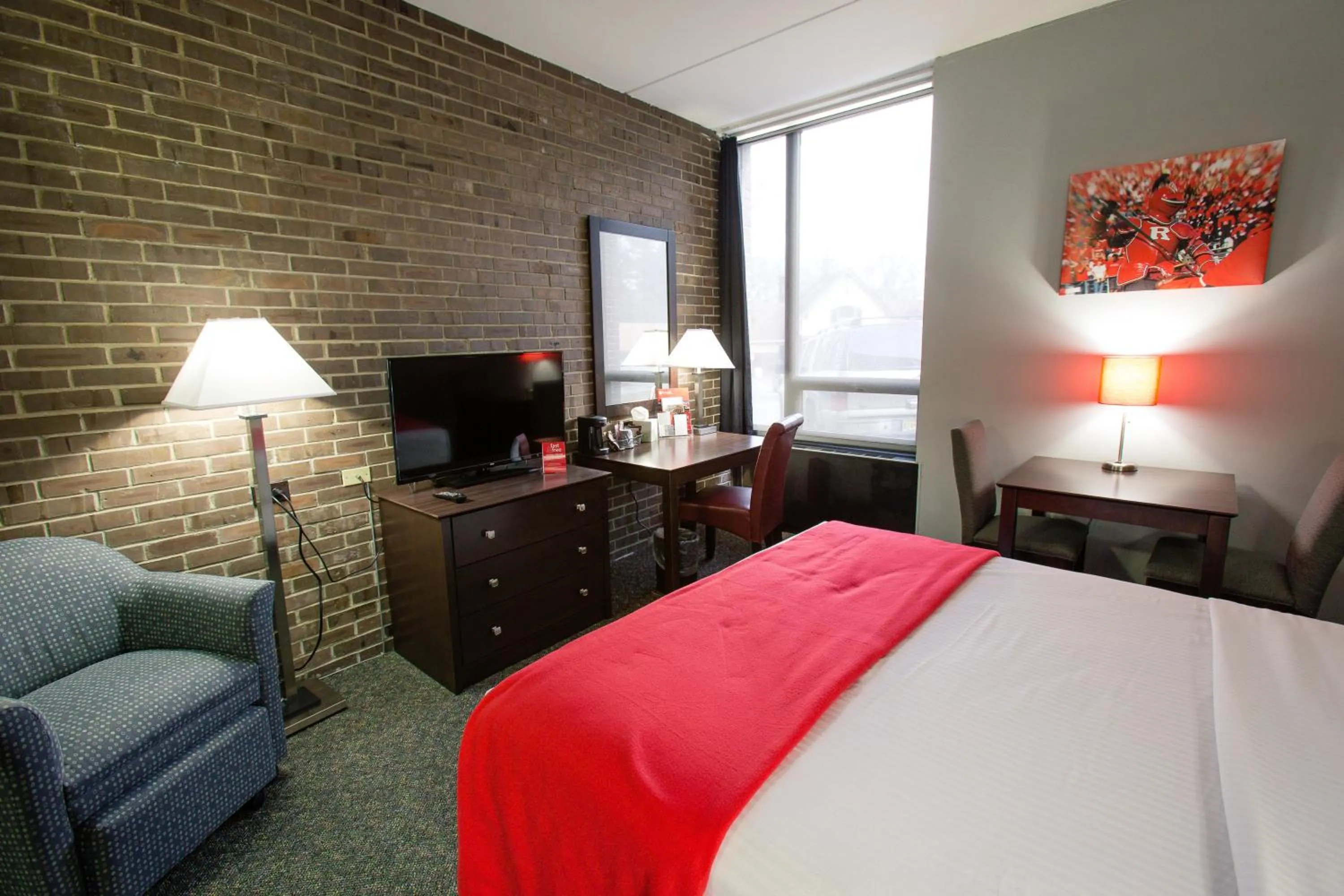 Photo of the whole room, Bed in Rutgers University Inn and Conference Center