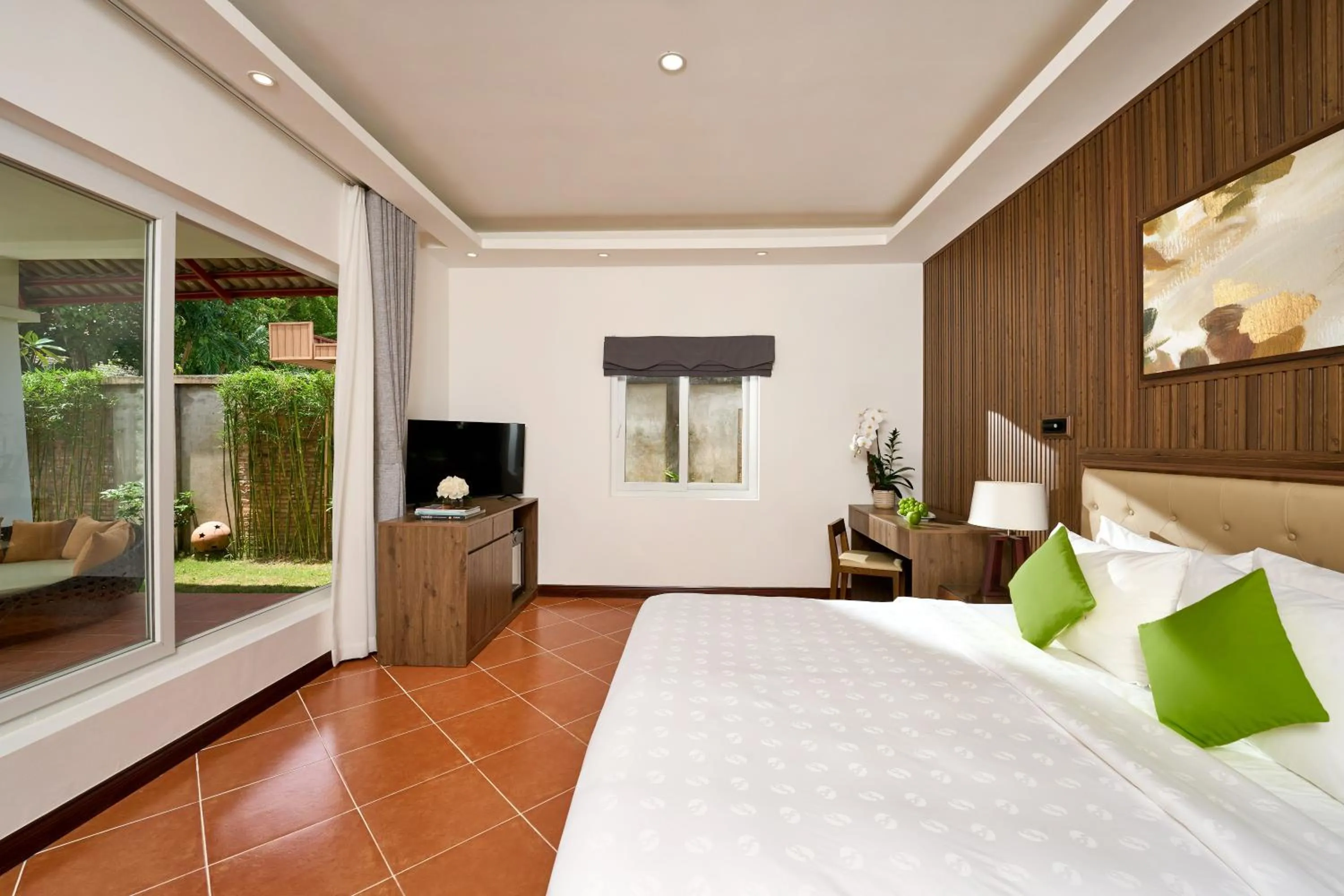 View (from property/room), Bed in Famiana Green Villa - Complimentary Airport Shuttle