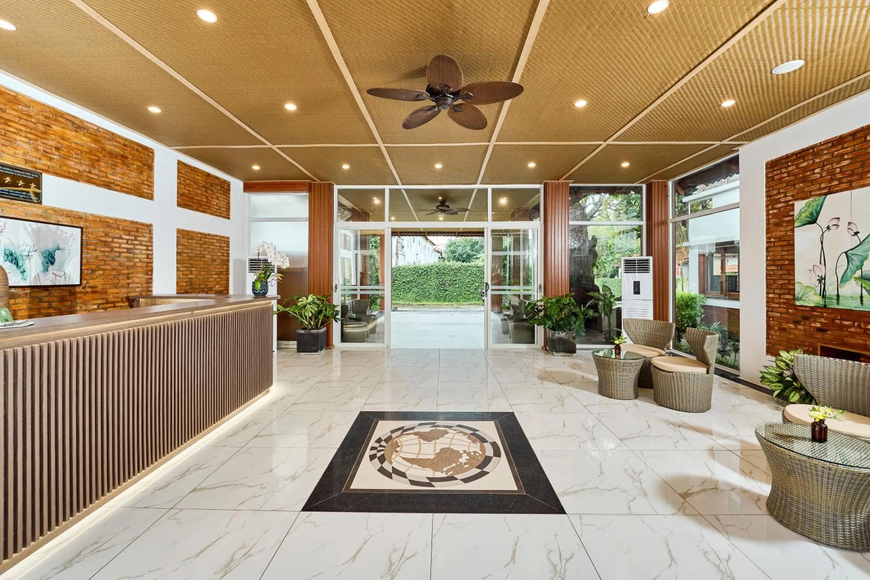 Lobby or reception in Famiana Green Villa - Complimentary Airport Shuttle