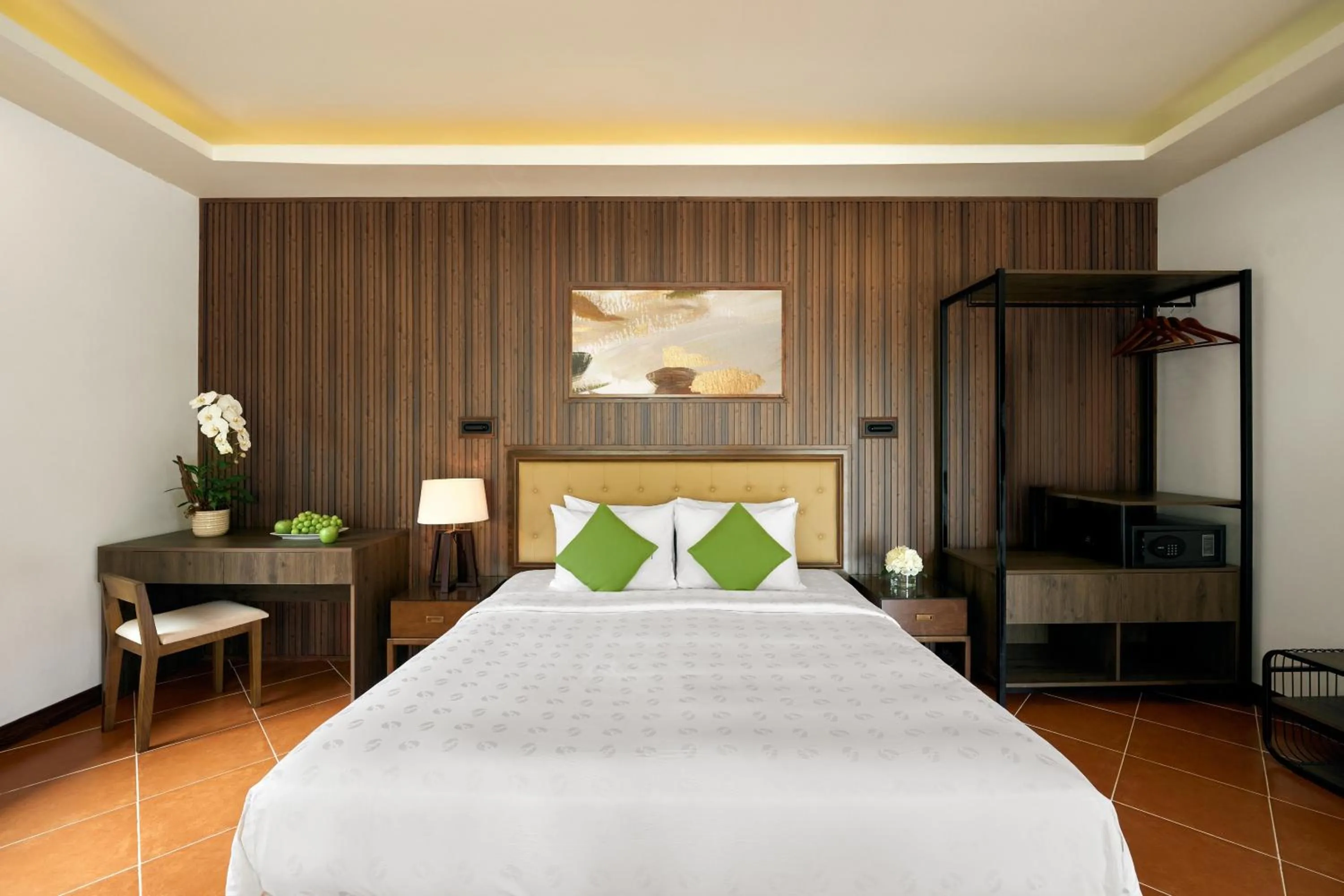 Bed in Famiana Green Villa - Complimentary Airport Shuttle