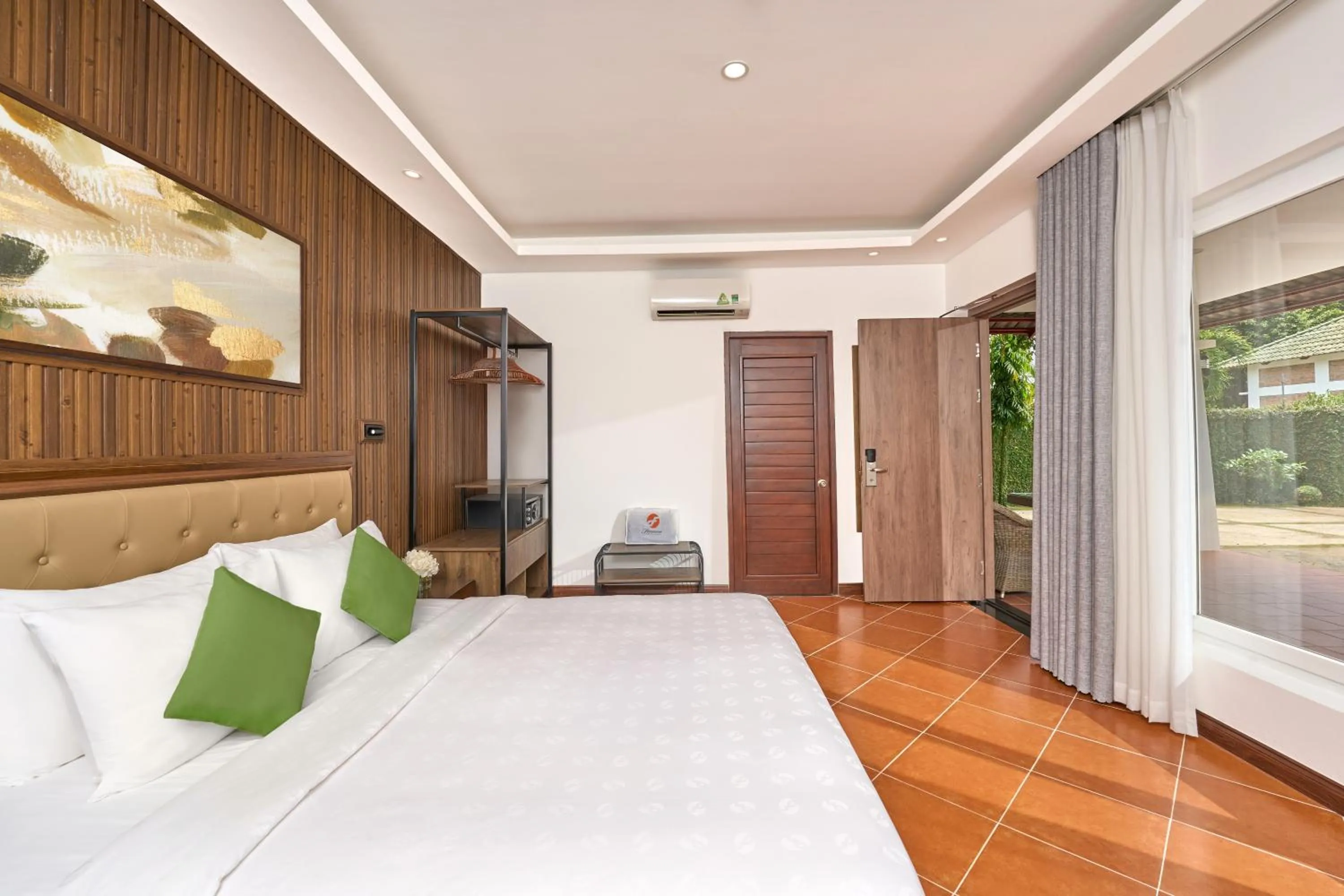 View (from property/room), Bed in Famiana Green Villa - Complimentary Airport Shuttle