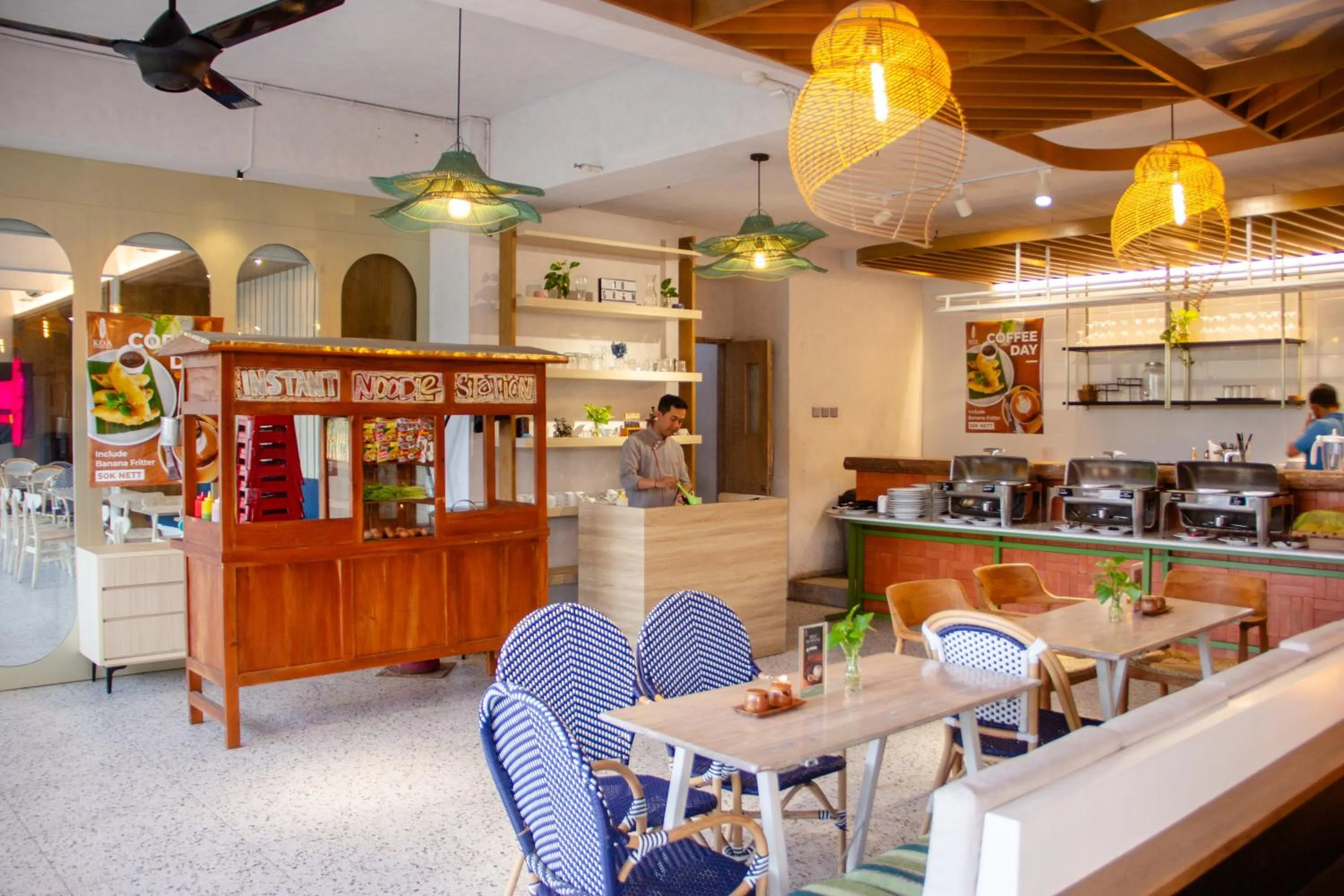 Restaurant/places to eat in Koa D Surfer Hotel