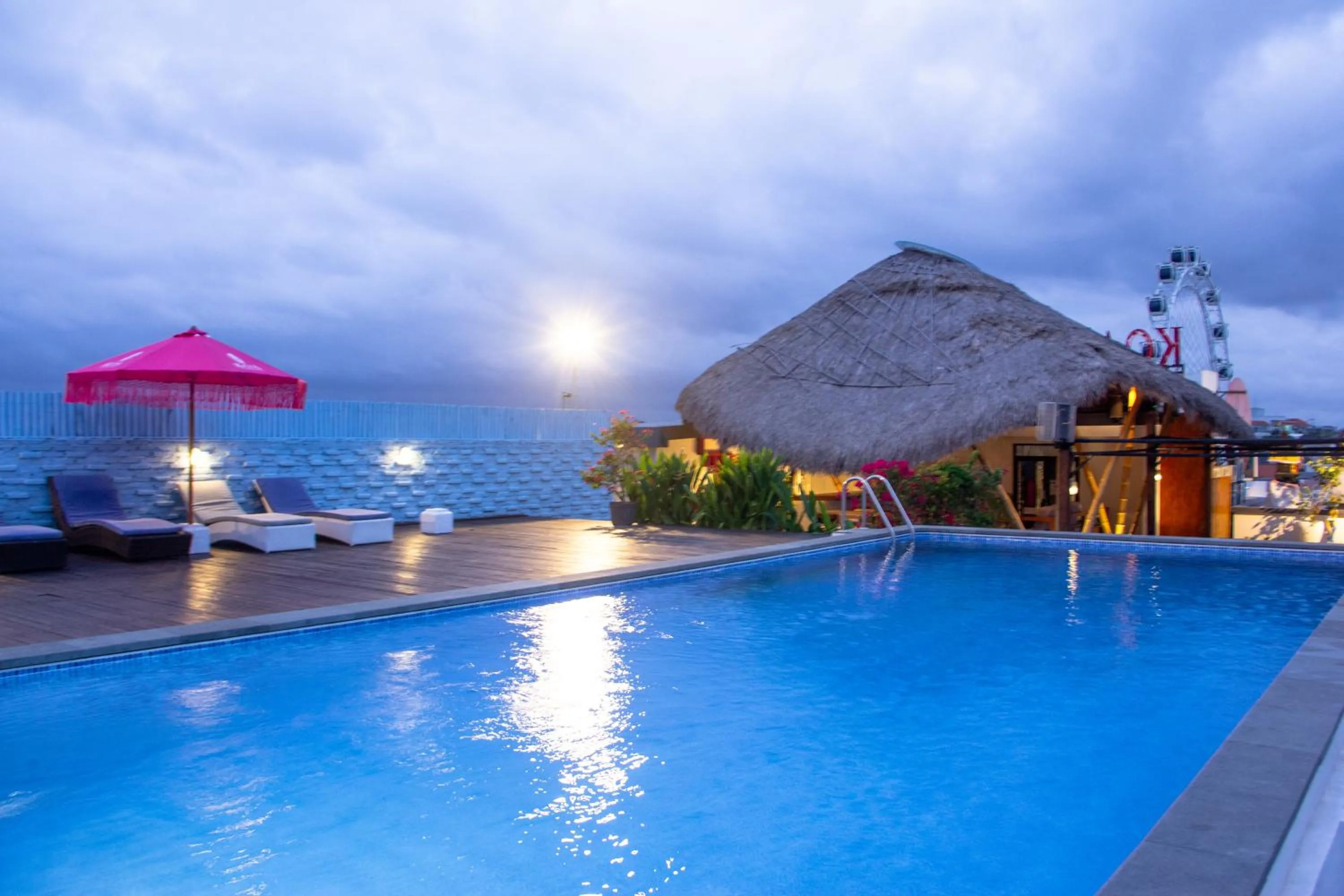 Swimming pool in Koa D Surfer Hotel