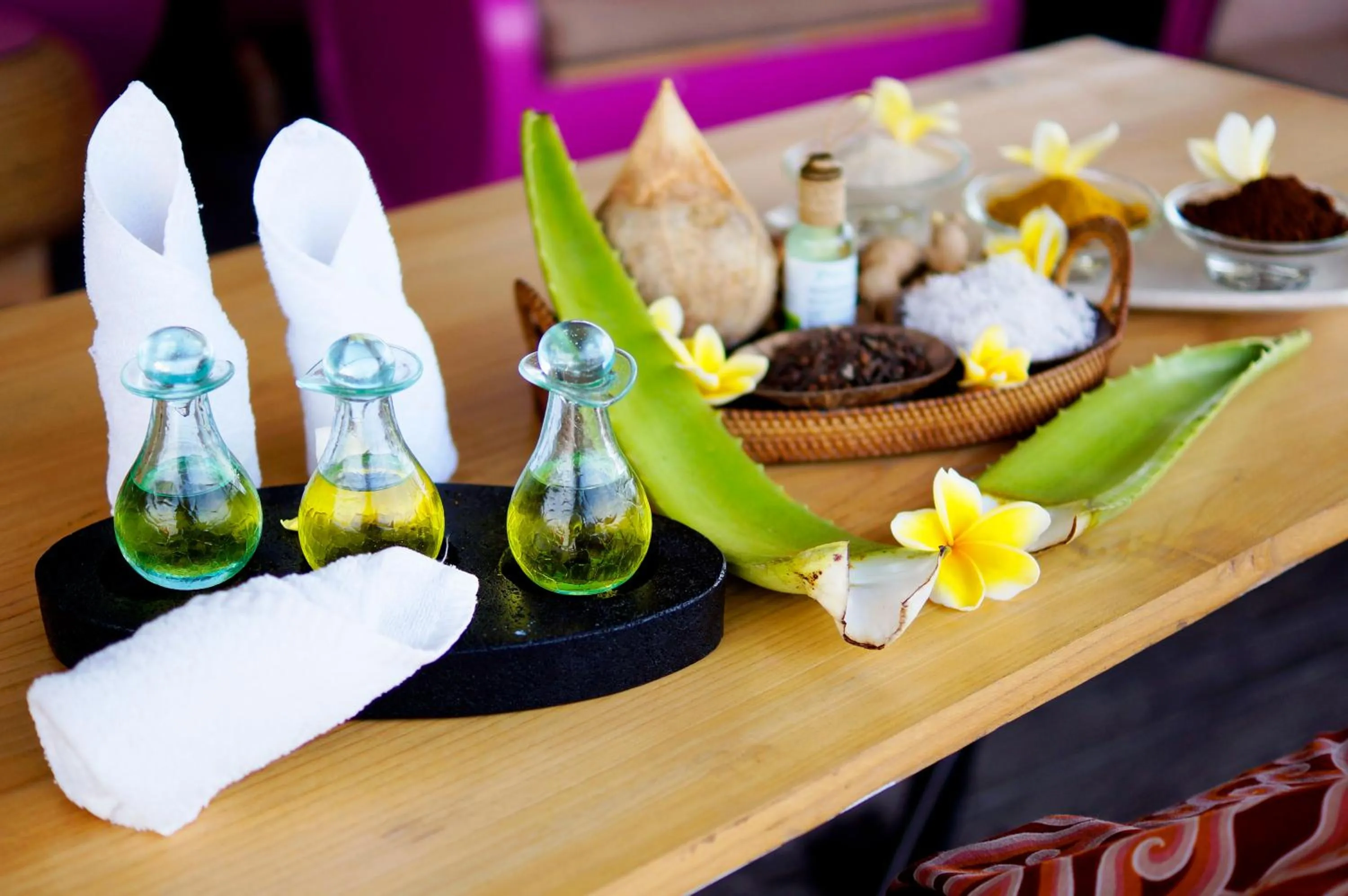 Massage in Koa D Surfer Hotel