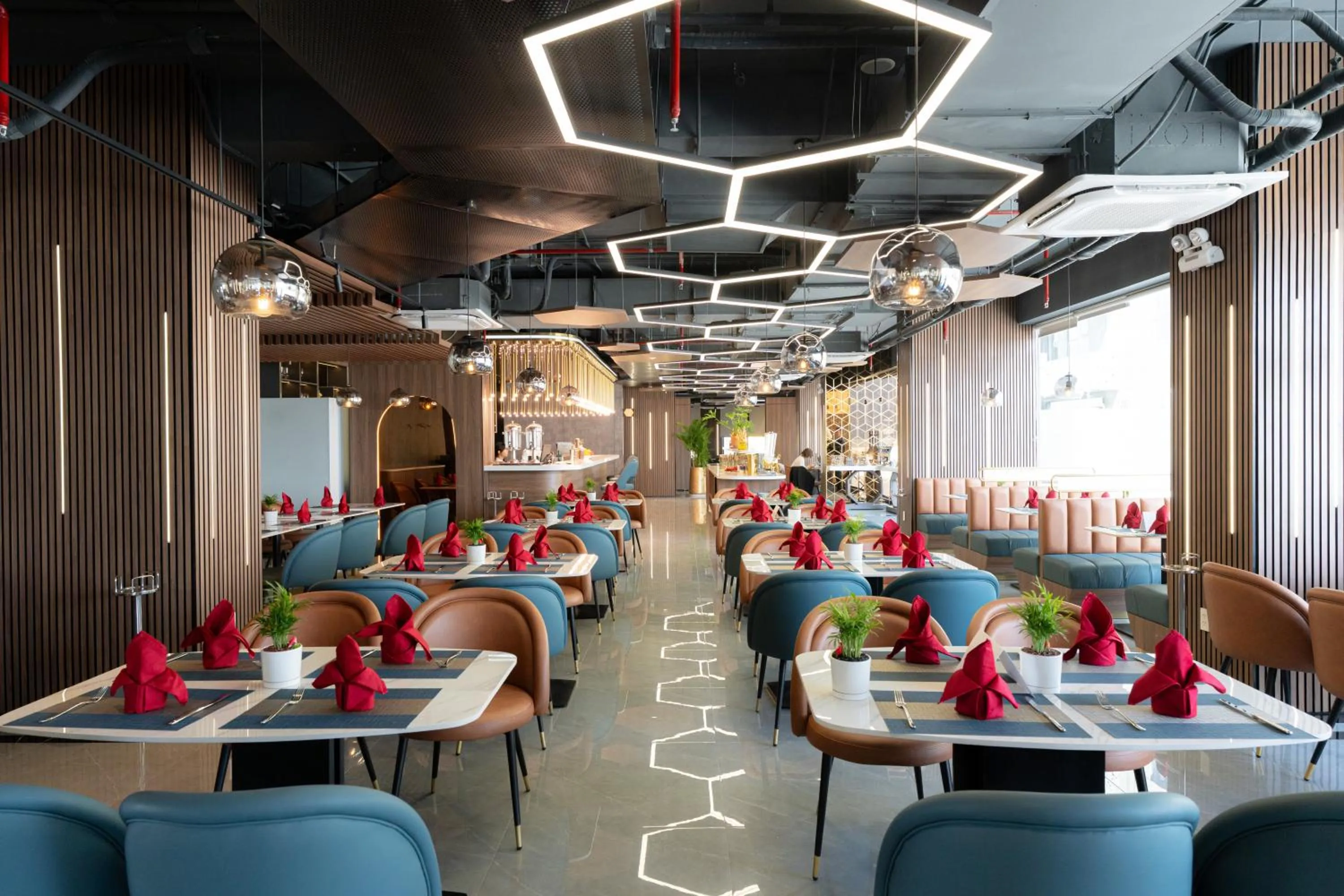 Restaurant/places to eat in Bcons City Hotel