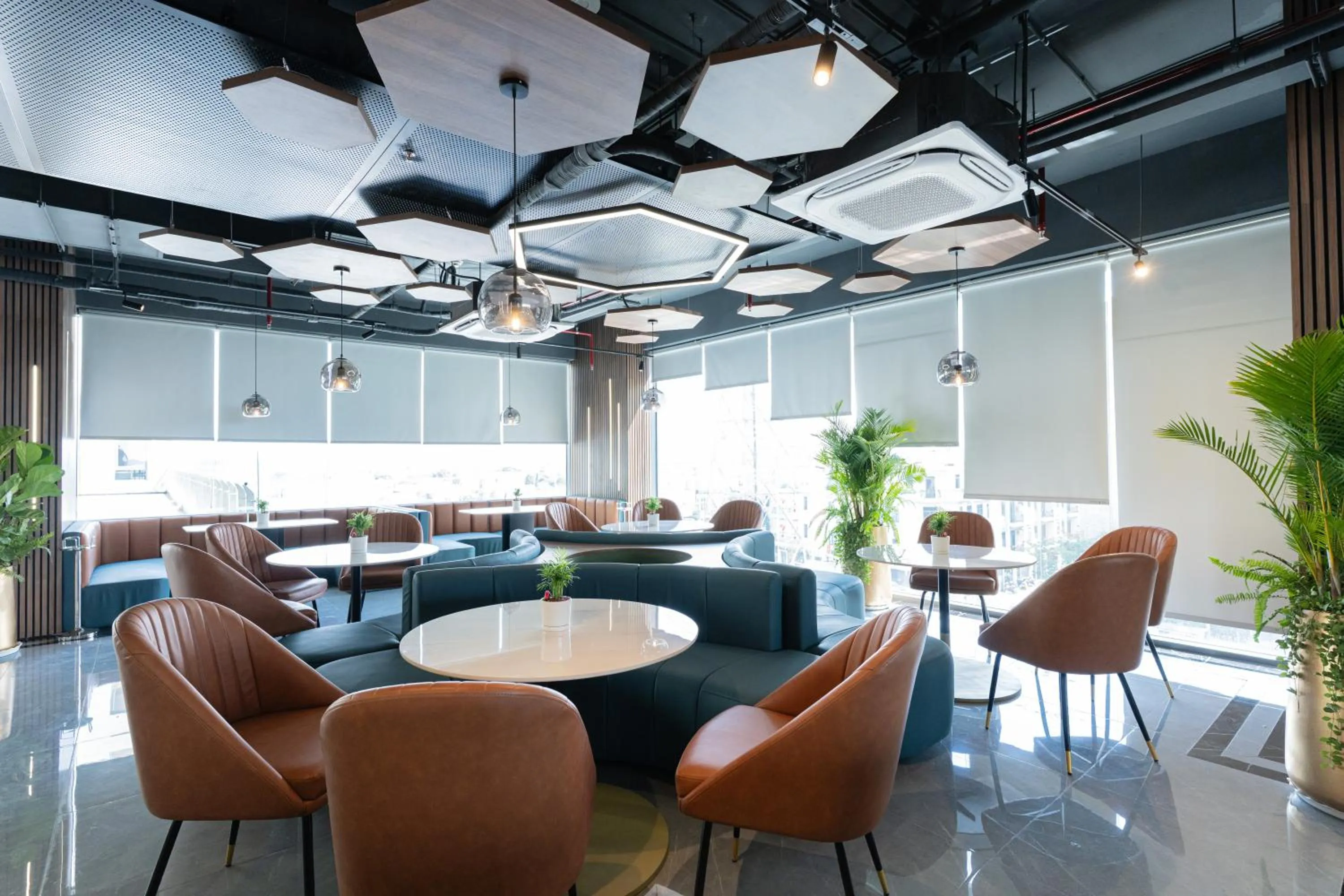 Restaurant/places to eat in Bcons City Hotel