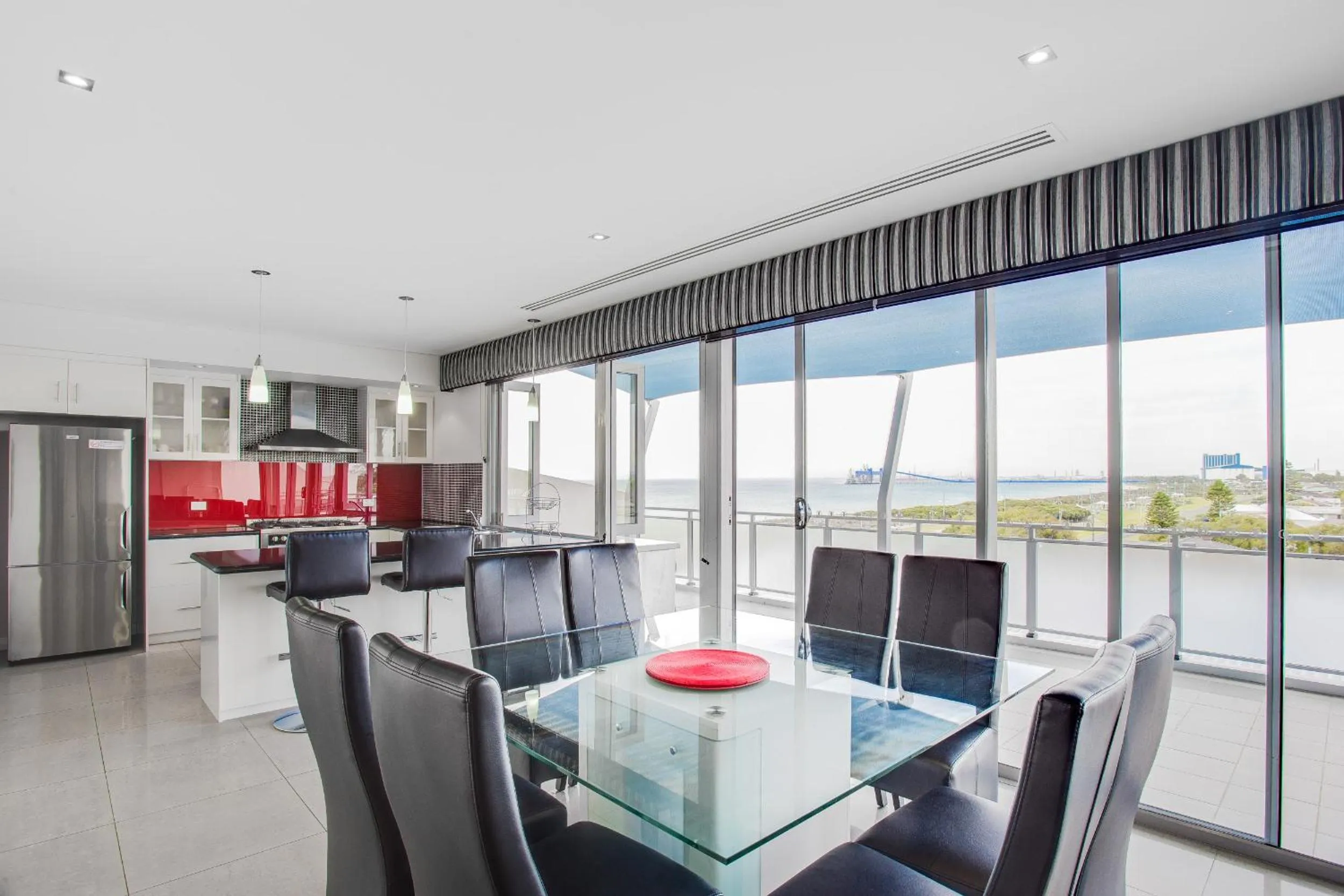 Kitchen or kitchenette in Spinnakers by Rockingham Apartments