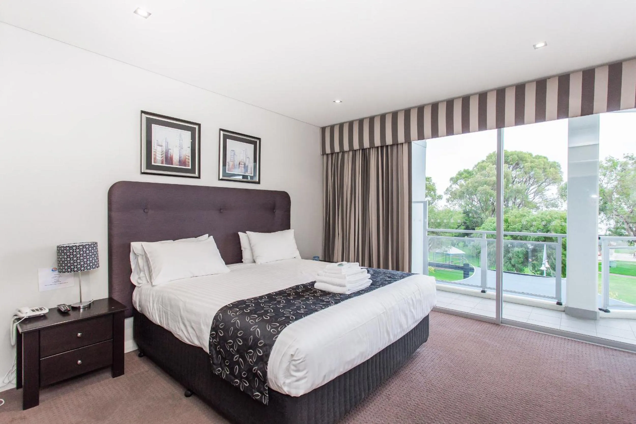 Bed in Spinnakers by Rockingham Apartments