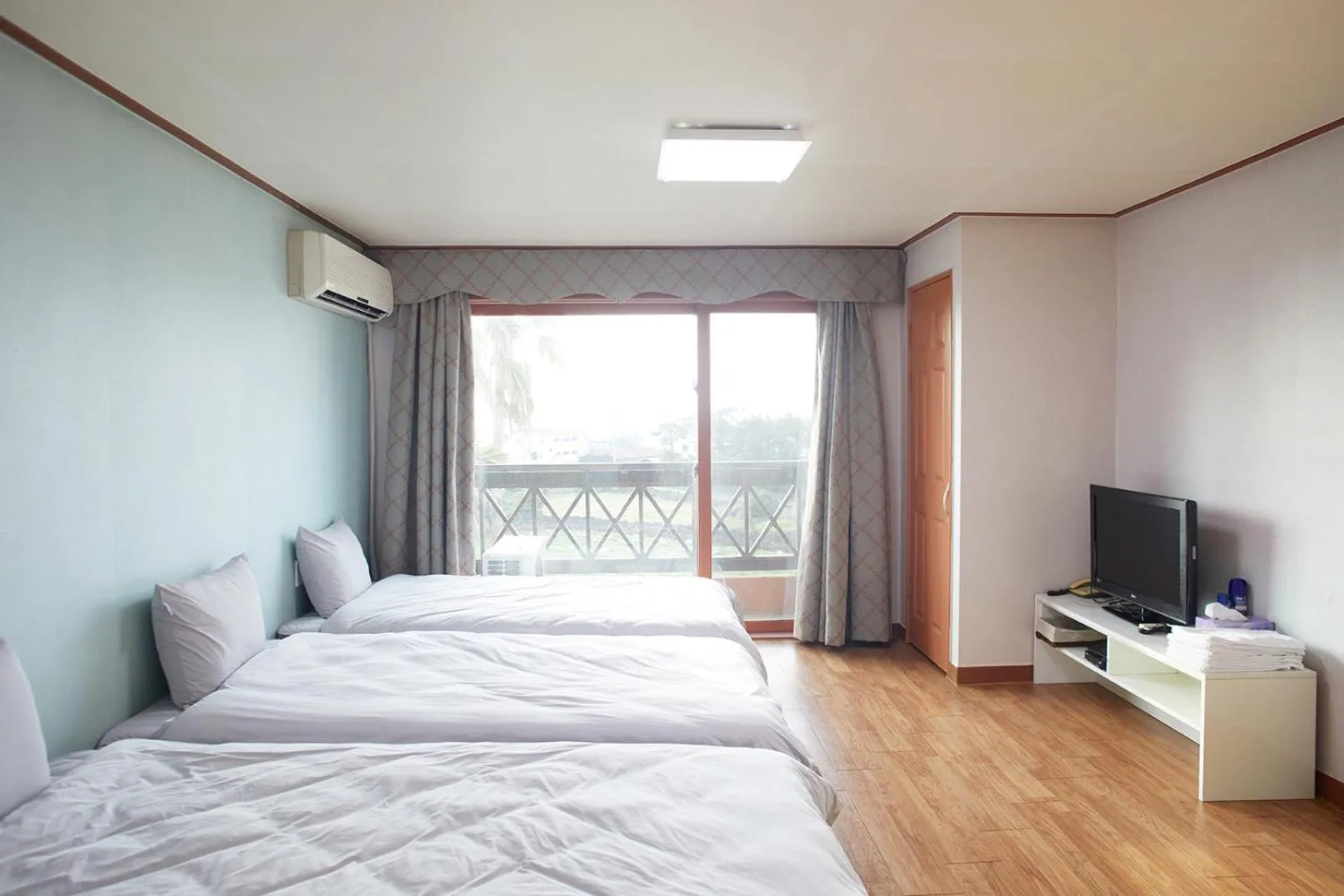 Bed in Jeju Tovice Condo New Building