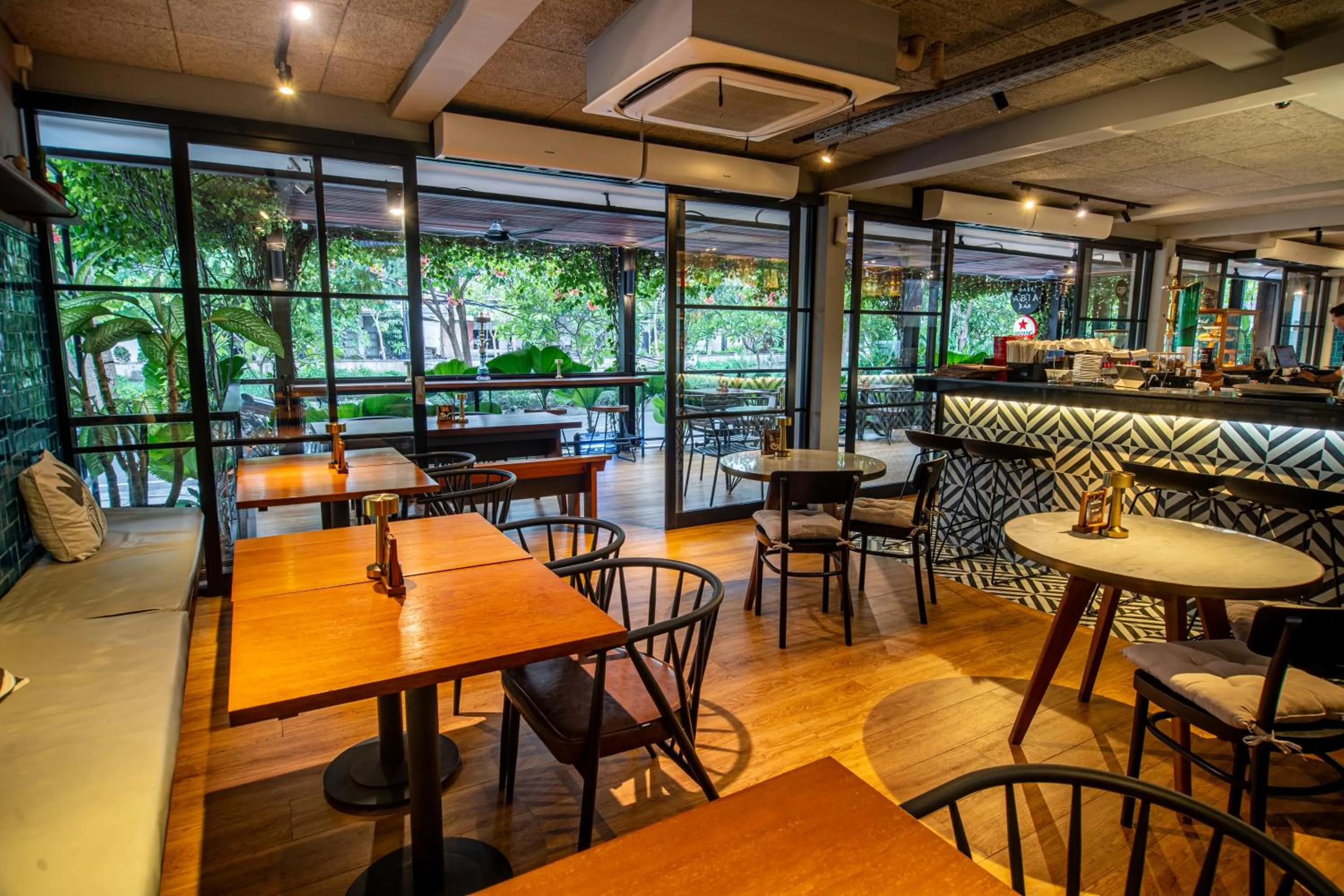 Restaurant/places to eat in Abia Villa Legian