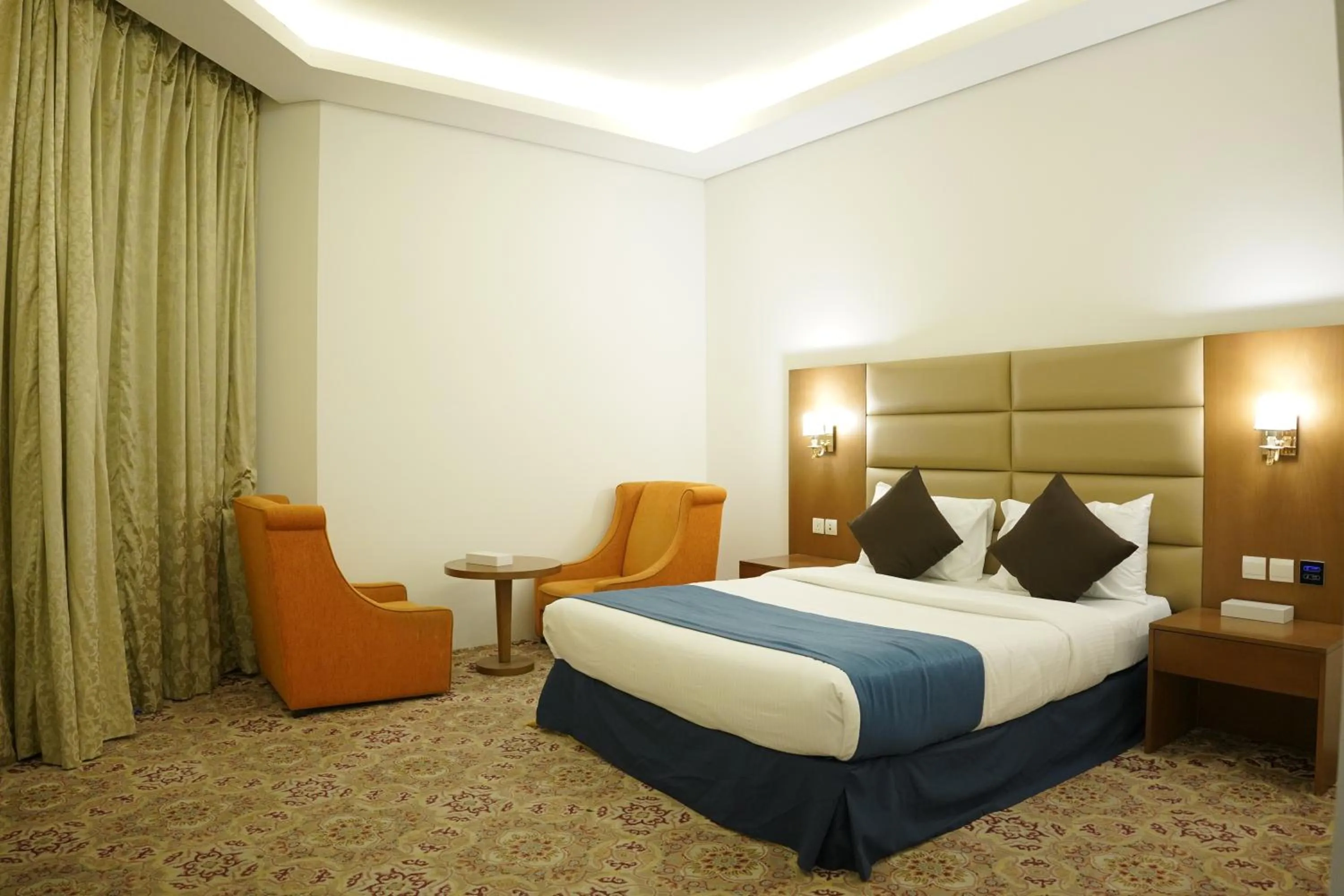 Bed in Tamr Inn Hotel