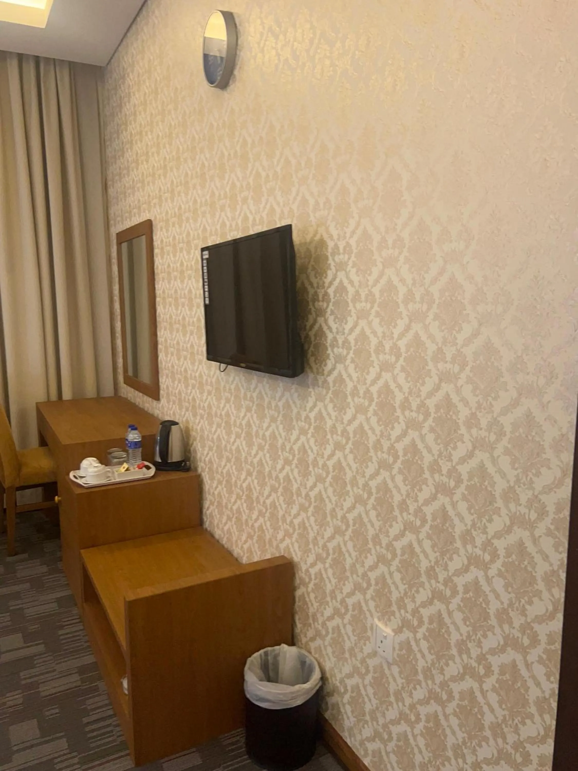 TV and multimedia in Tamr Inn Hotel
