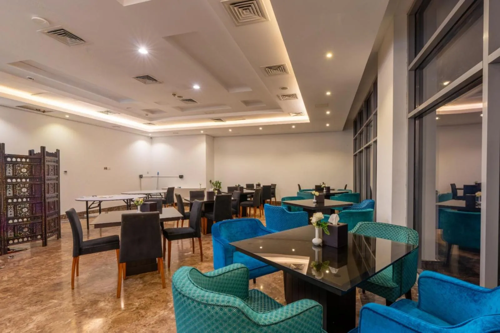 Restaurant/places to eat in Tamr Inn Hotel