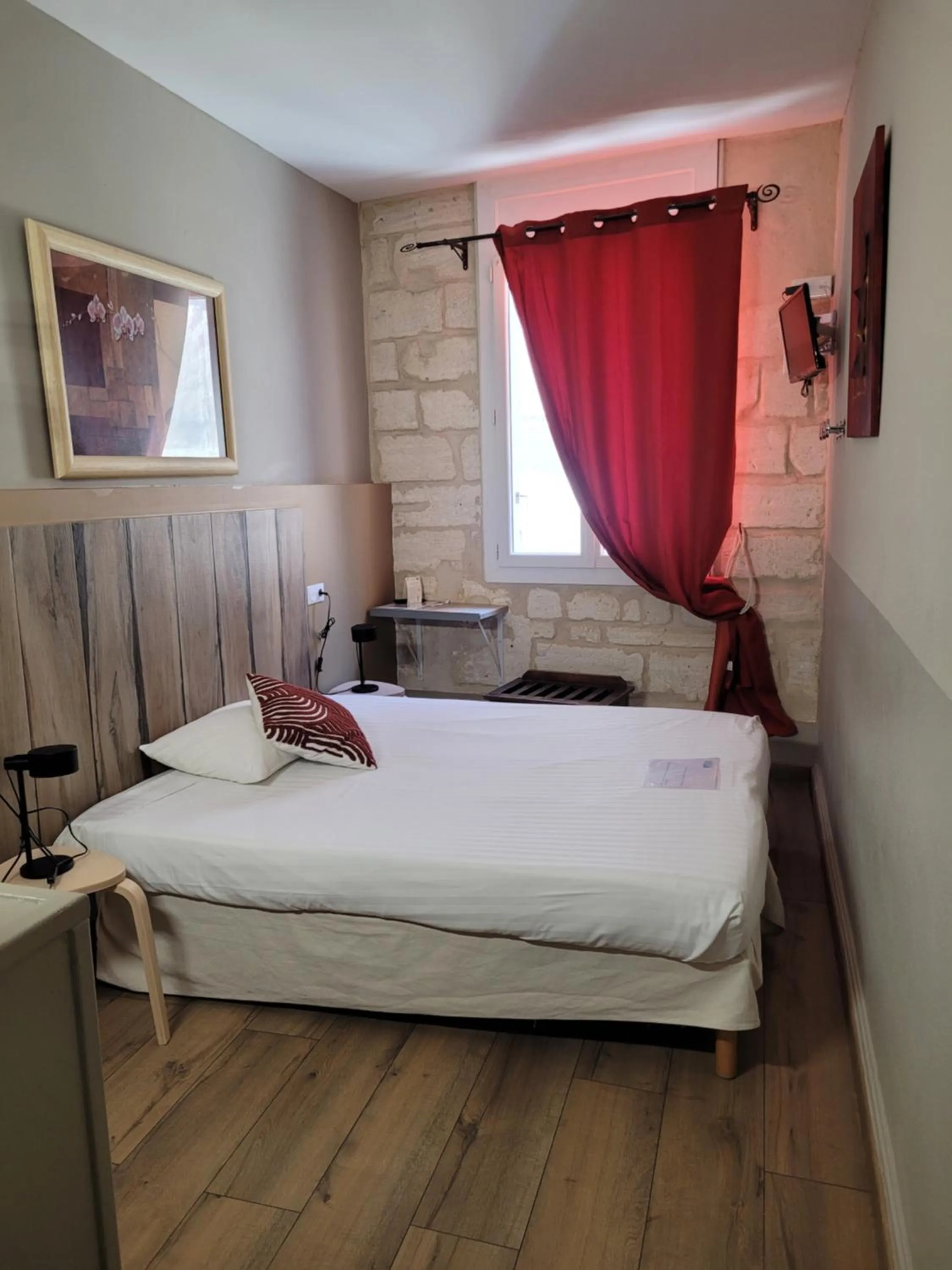 Photo of the whole room, Bed in Hôtel Boquier, Avignon Centre