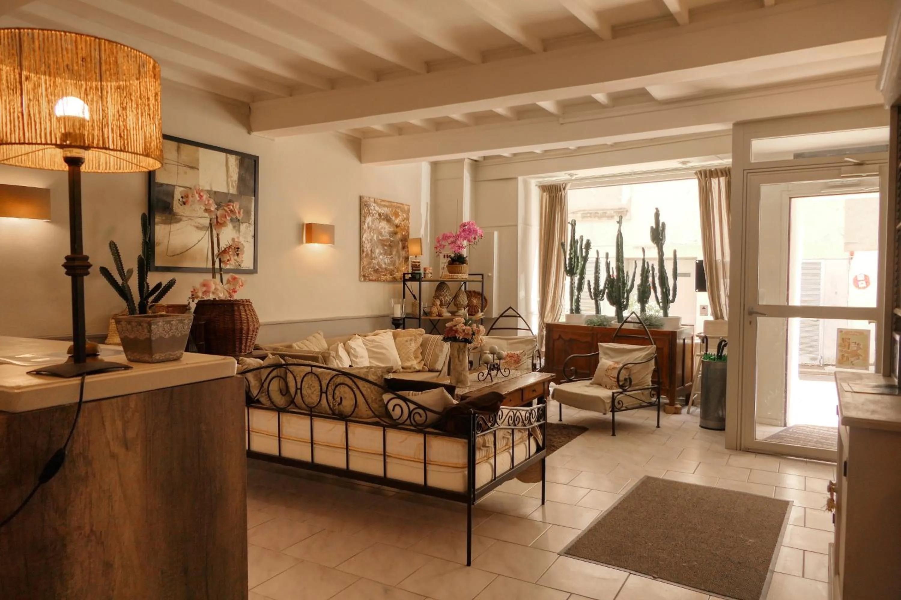 Lobby or reception in Hôtel Boquier, Avignon Centre