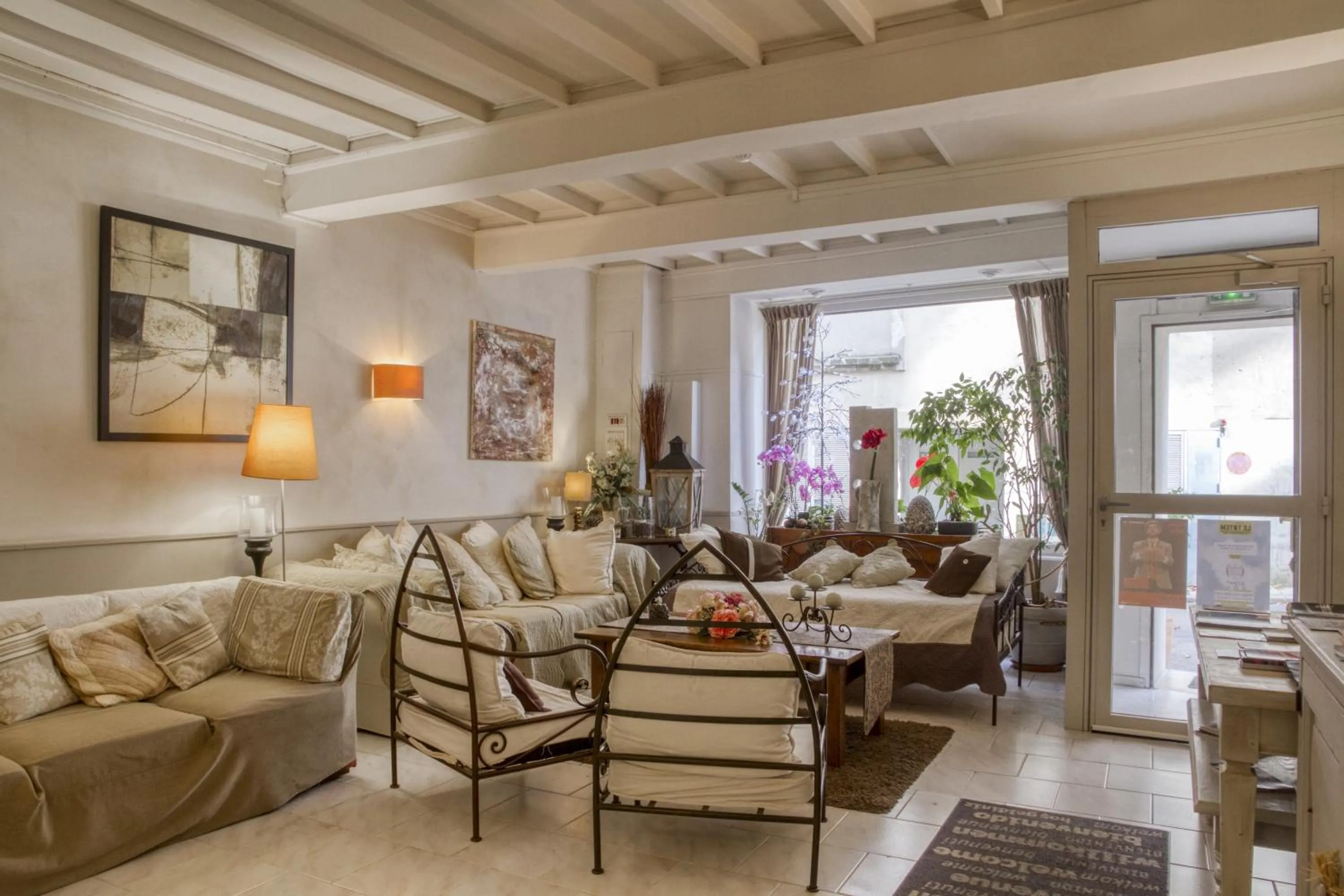 Living room in Hôtel Boquier, Avignon Centre