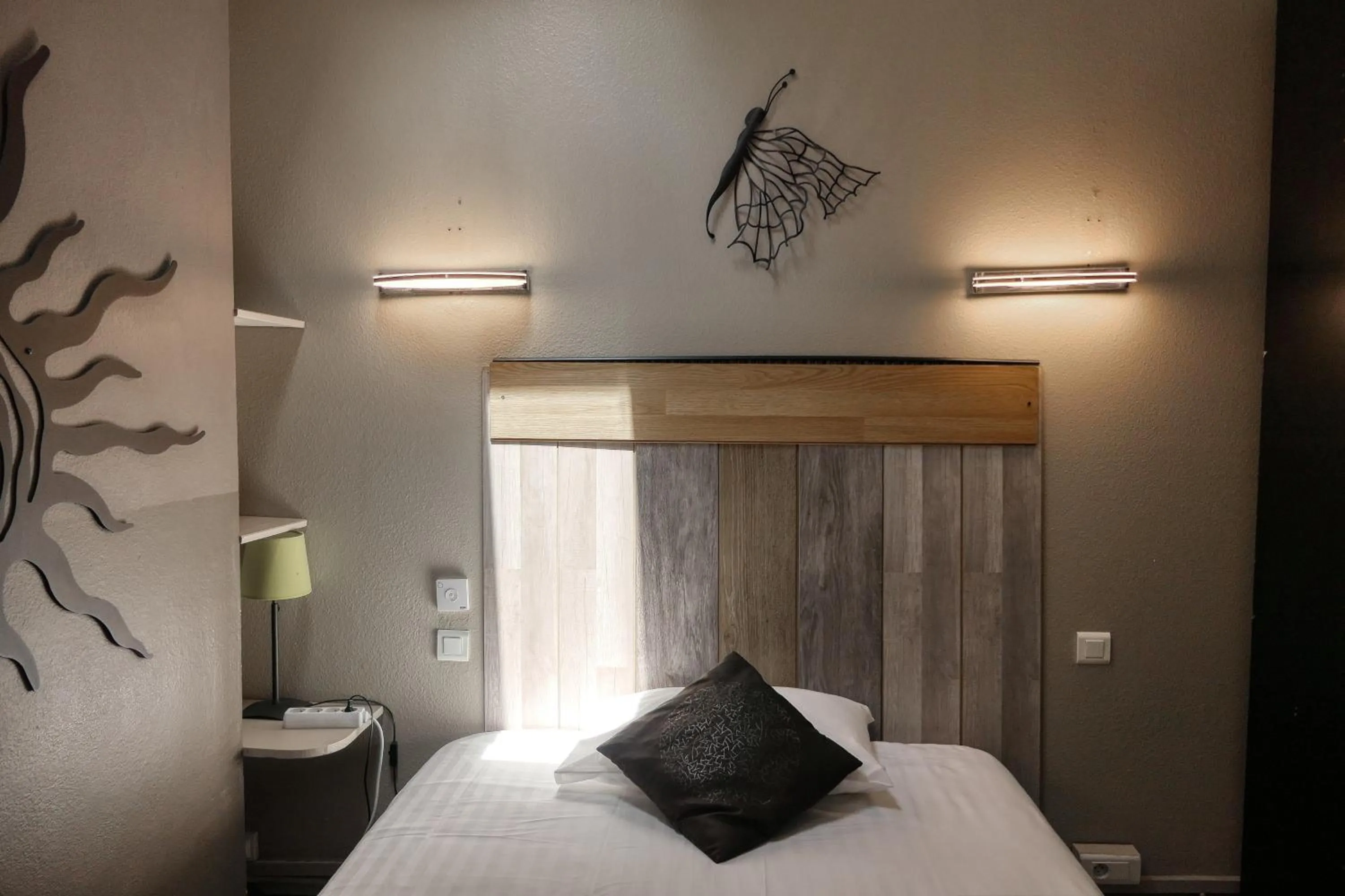 Bedroom, Bed in Hôtel Boquier, Avignon Centre