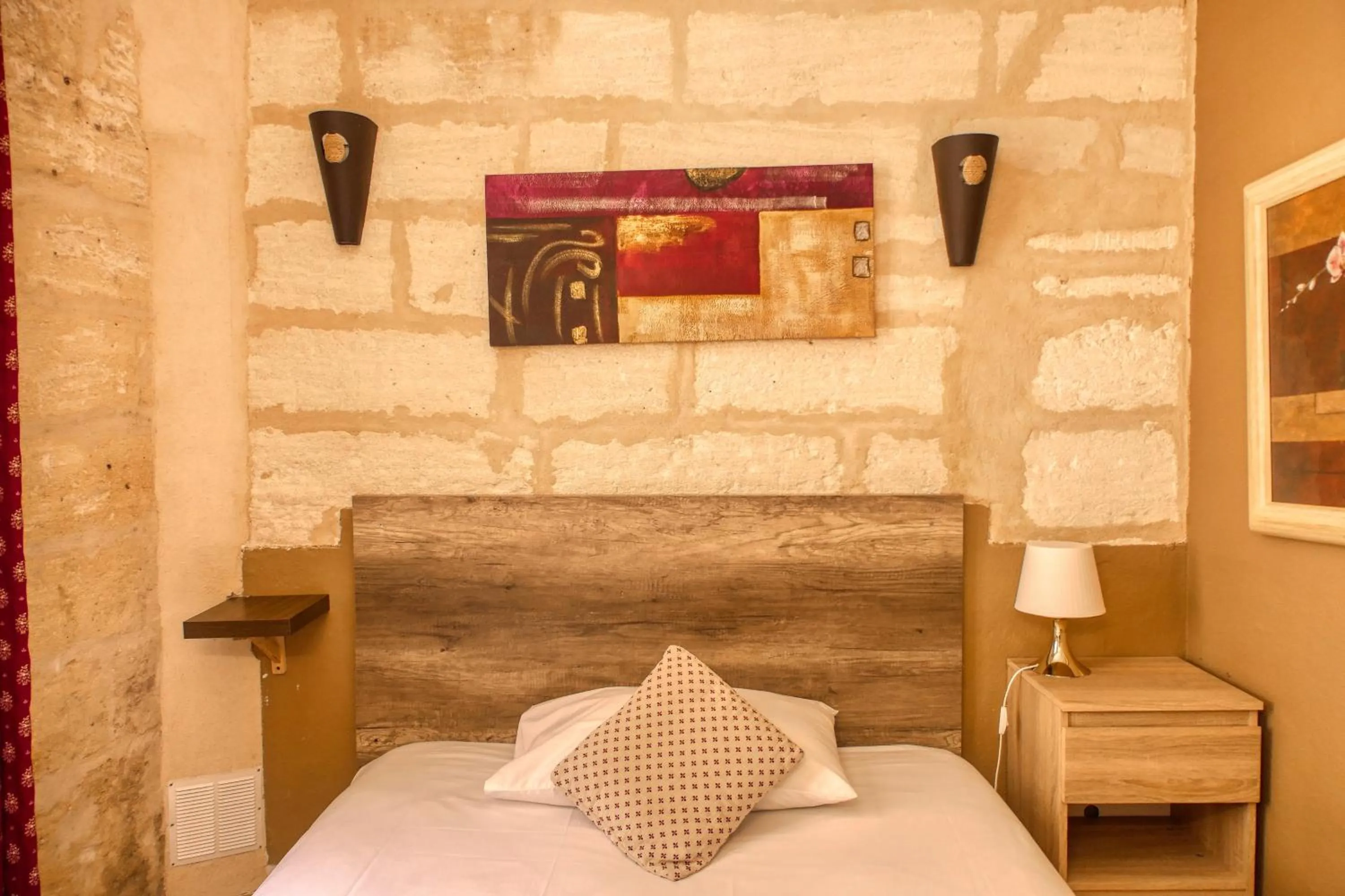 Photo of the whole room, Bed in Hôtel Boquier, Avignon Centre