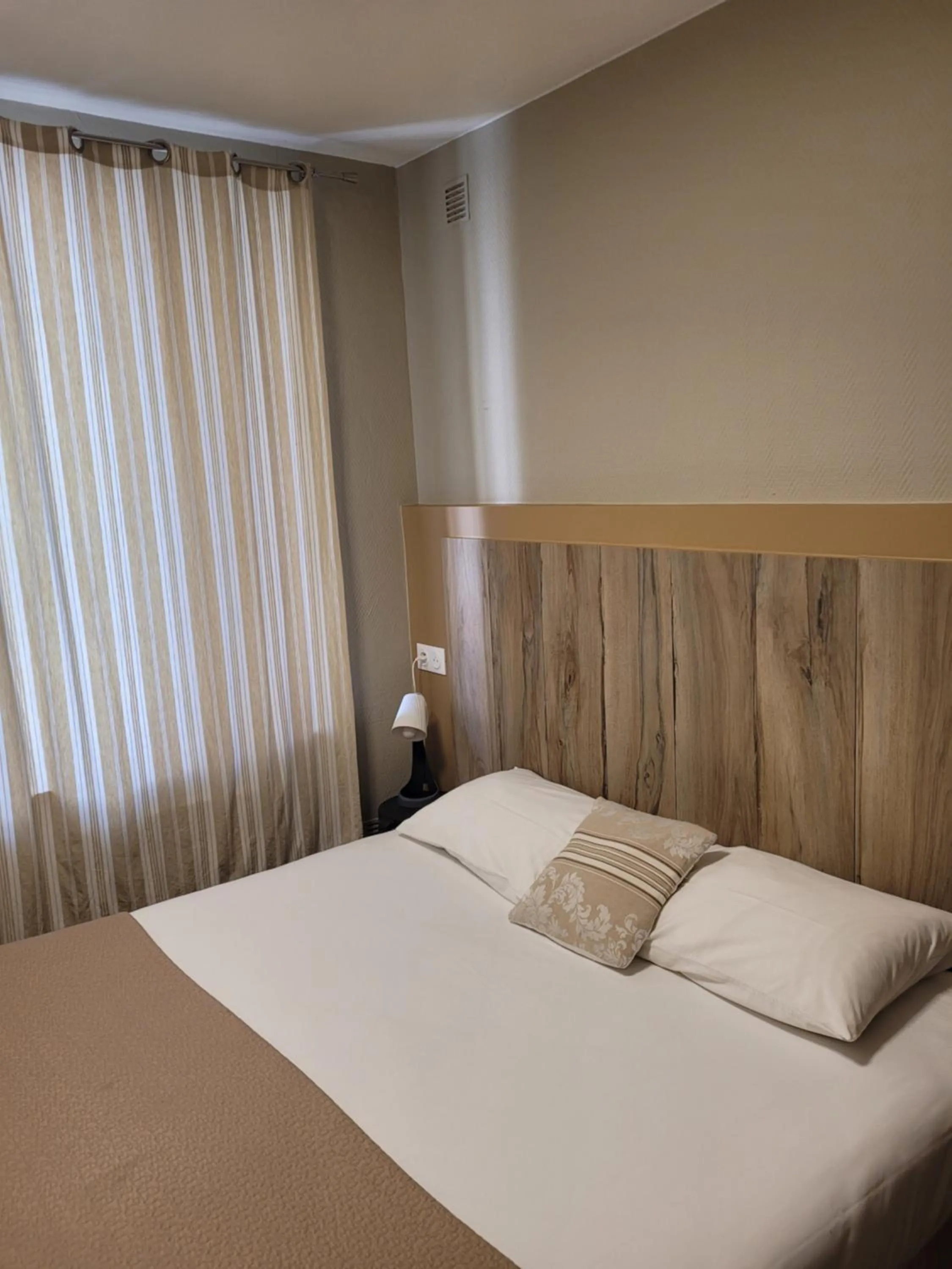 Bed in Hôtel Boquier, Avignon Centre