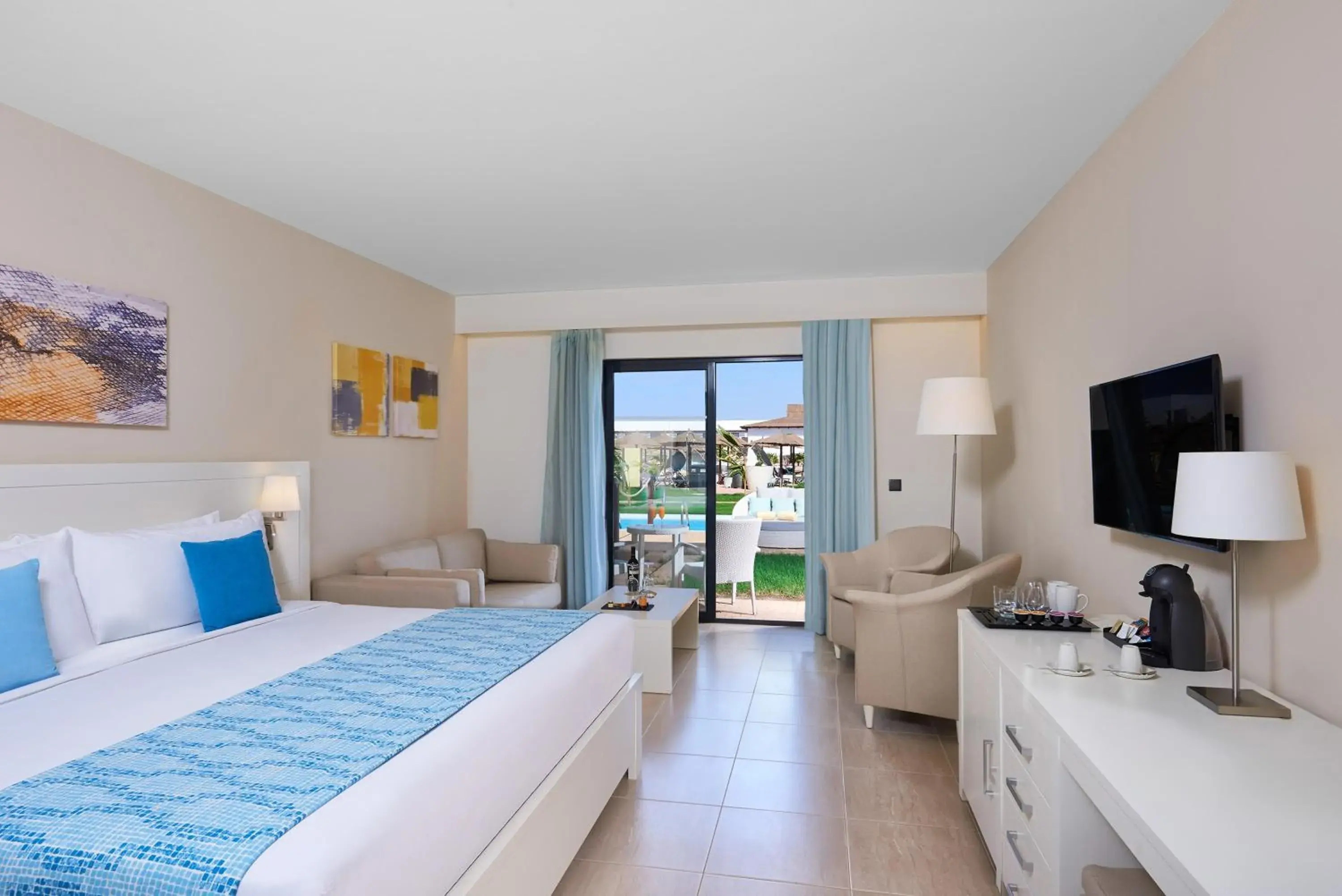 Superior Double Room in Meliá Laguna Beach Superior Double Room in Meliá Laguna Beach