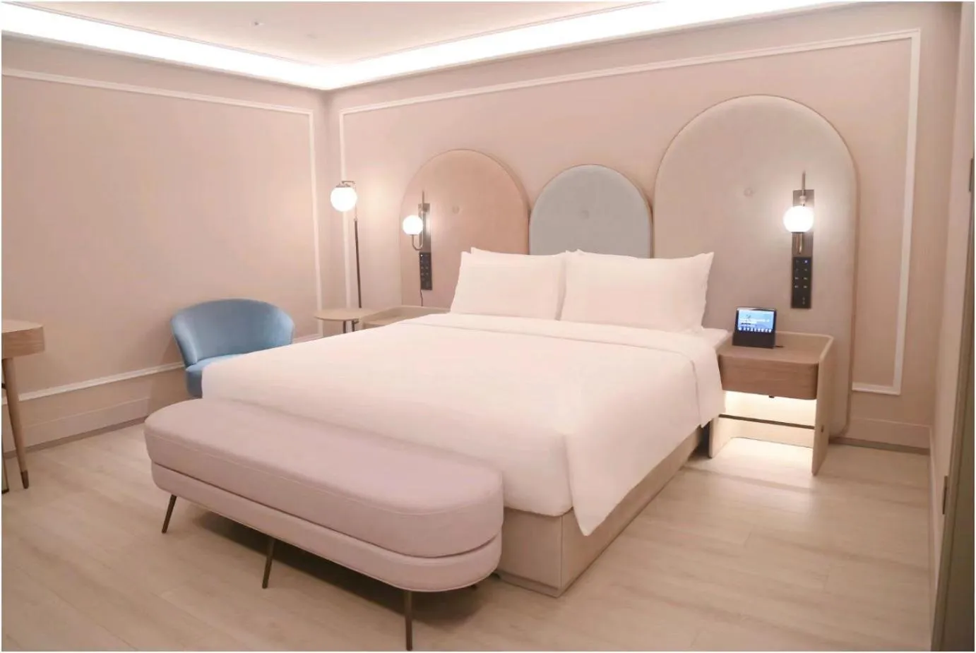 room service, Bed in Mercure Beijing Anzhen Olympic Center