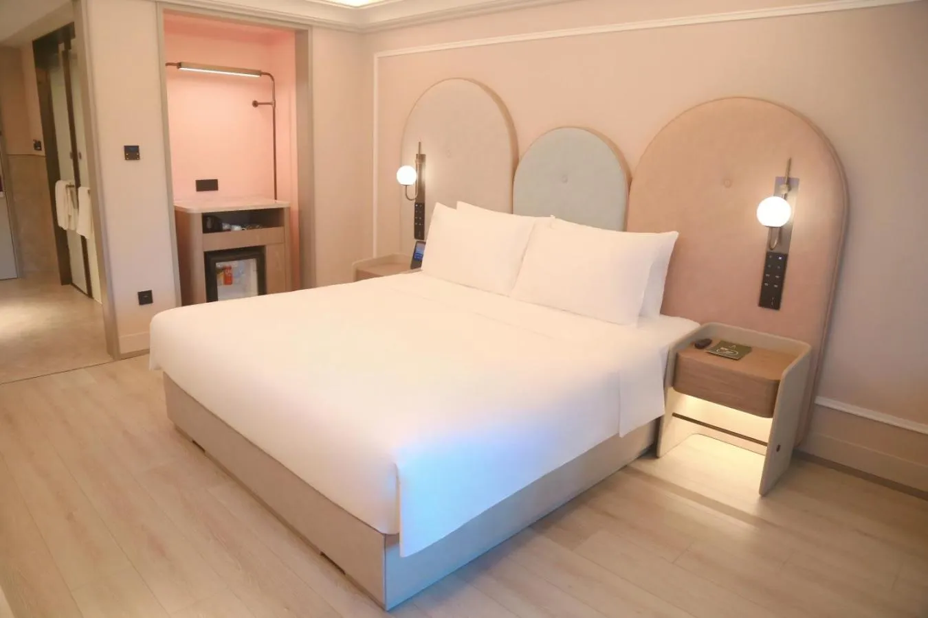 Photo of the whole room, Bed in Mercure Beijing Anzhen Olympic Center