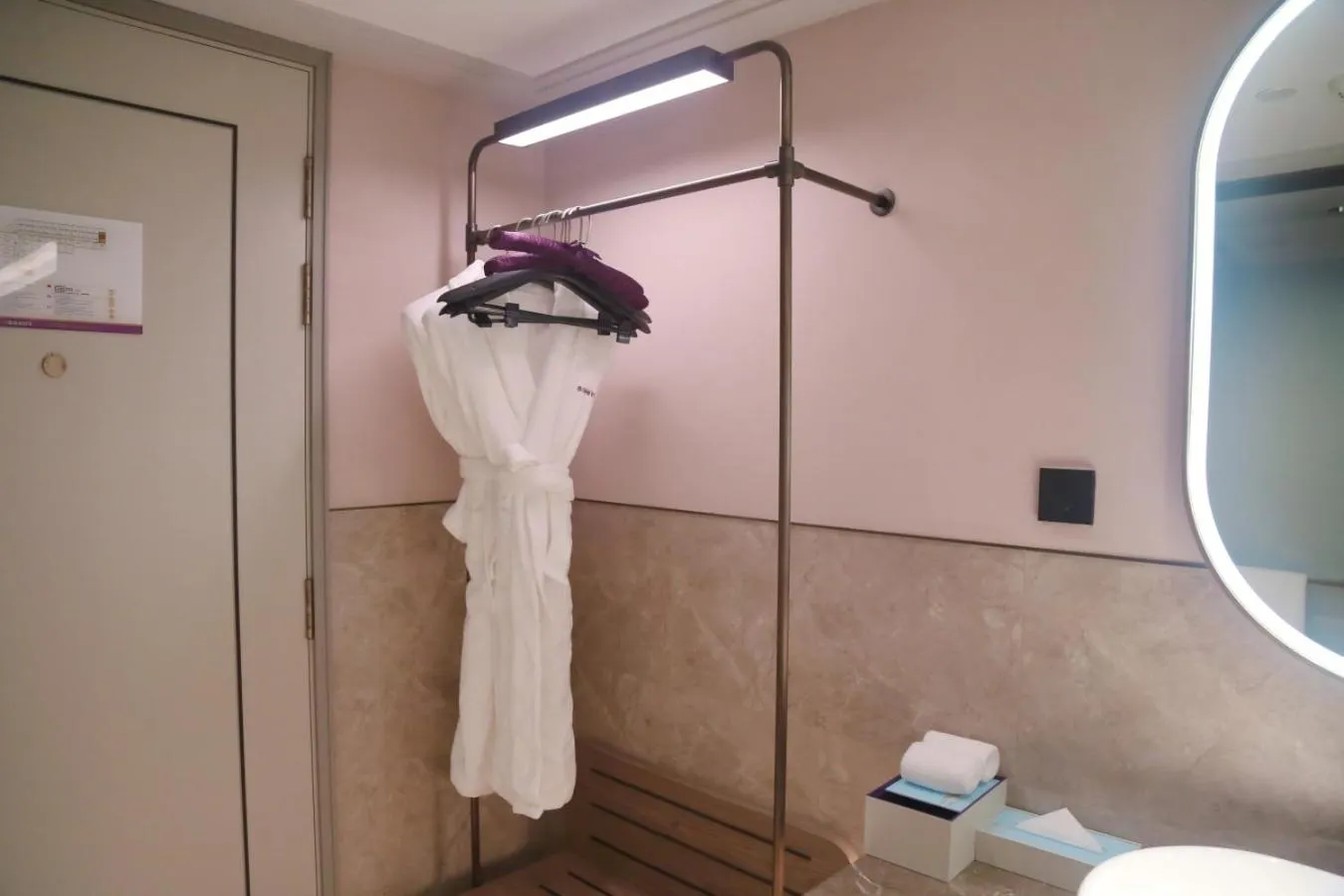 wardrobe in Mercure Beijing Anzhen Olympic Center